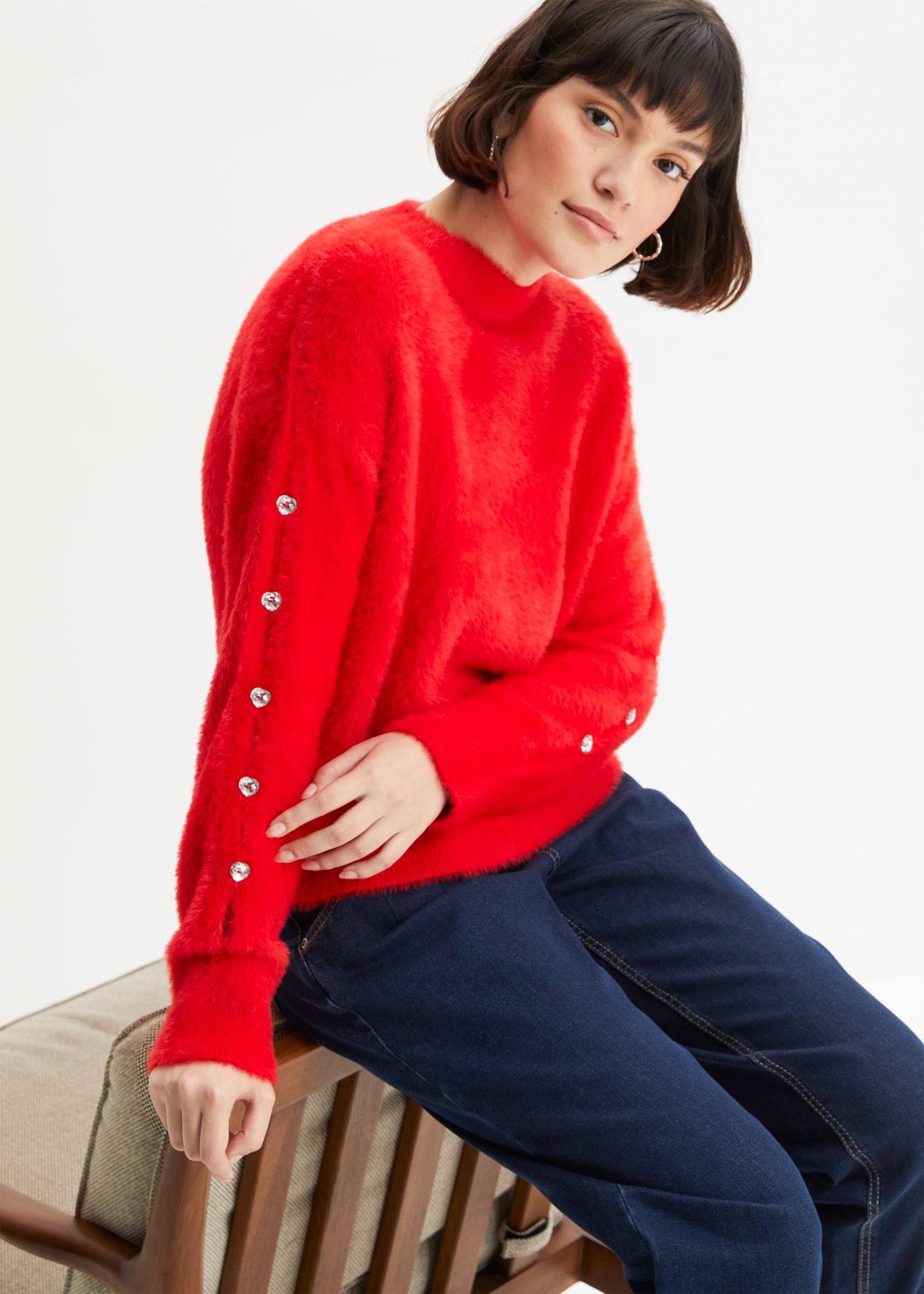 Sweter z wycięciami