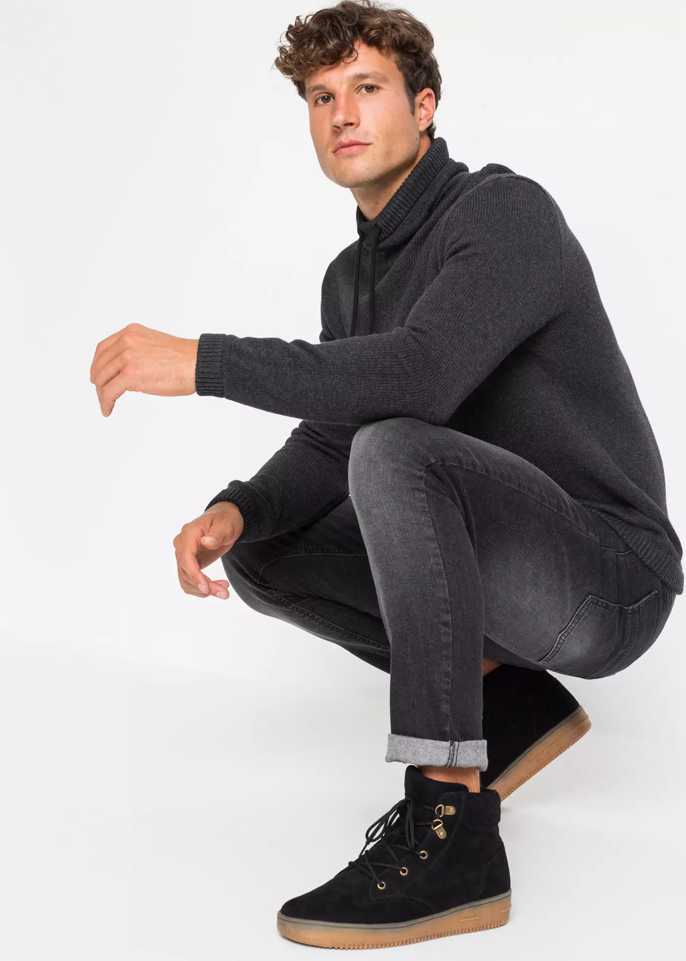 Sweter z szalowym kołnierzem