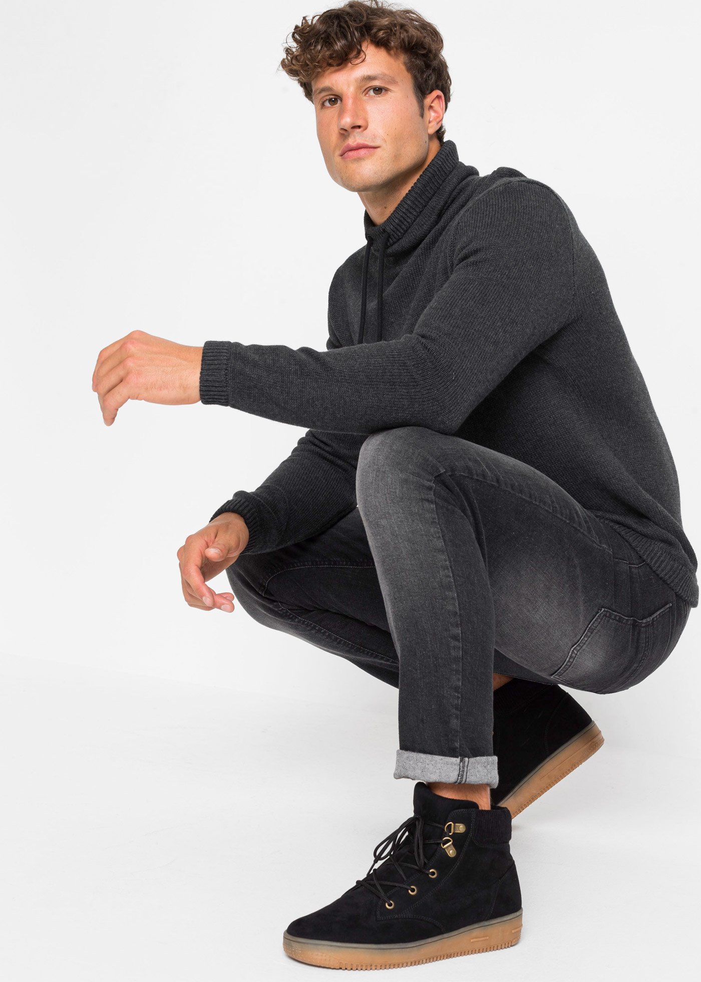 Sweter z szalowym kołnierzem