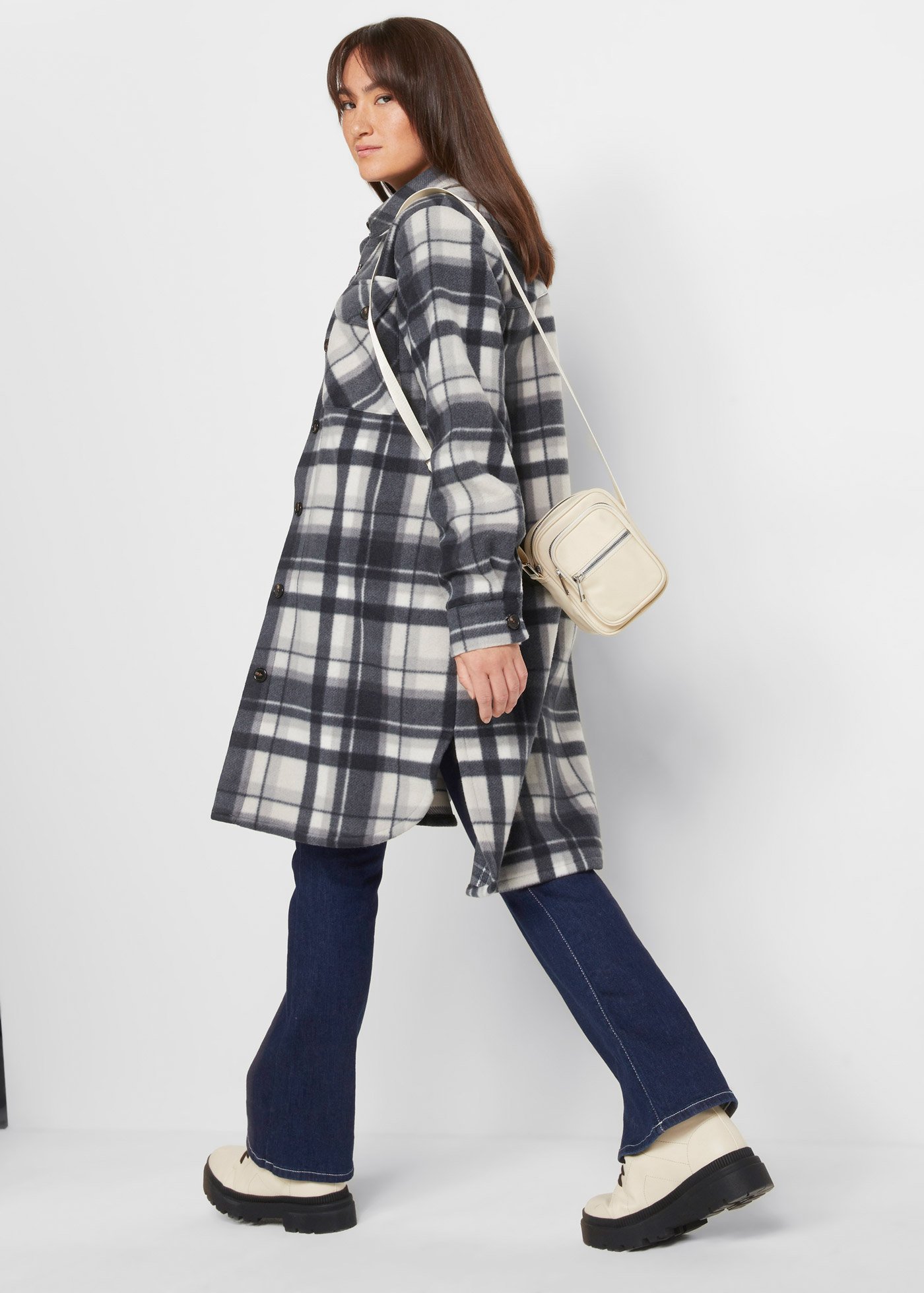 Długa kurtka koszulowa w kratę, na podszewce