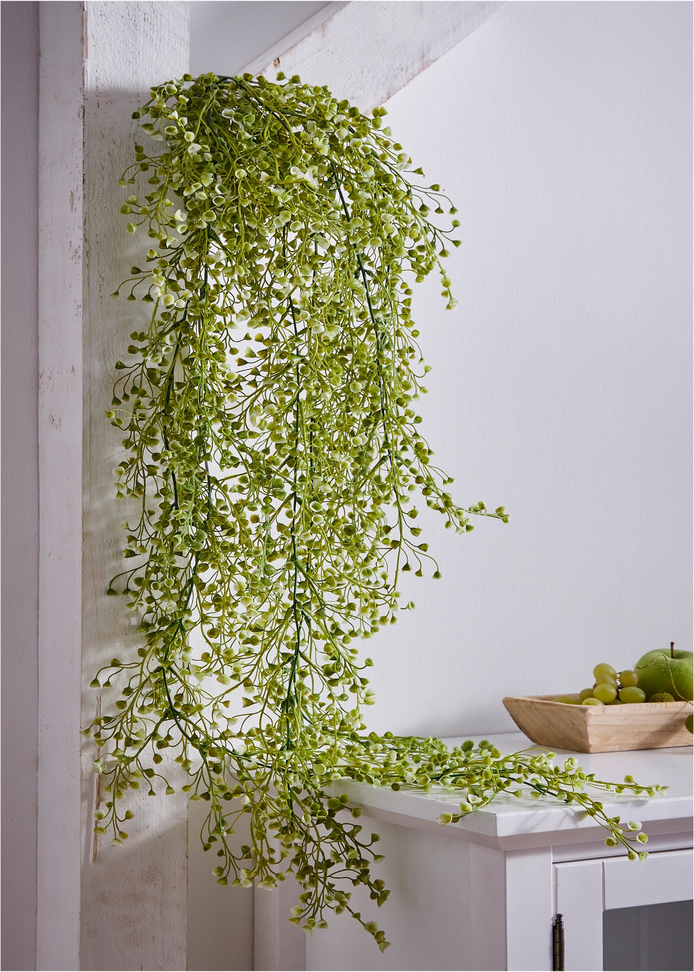 Sztuczna roślina pnąca z małymi kwiatami