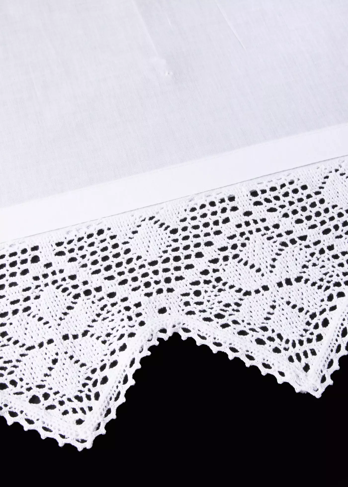 Roleta z szydełkową tasiemką