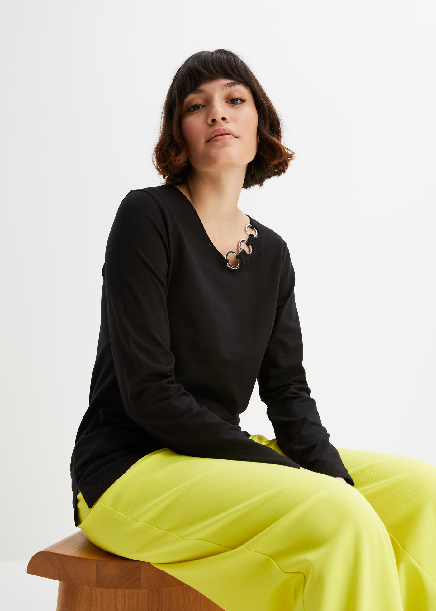 Koszulka z długimi rękawami i ozdobnymi kółkami