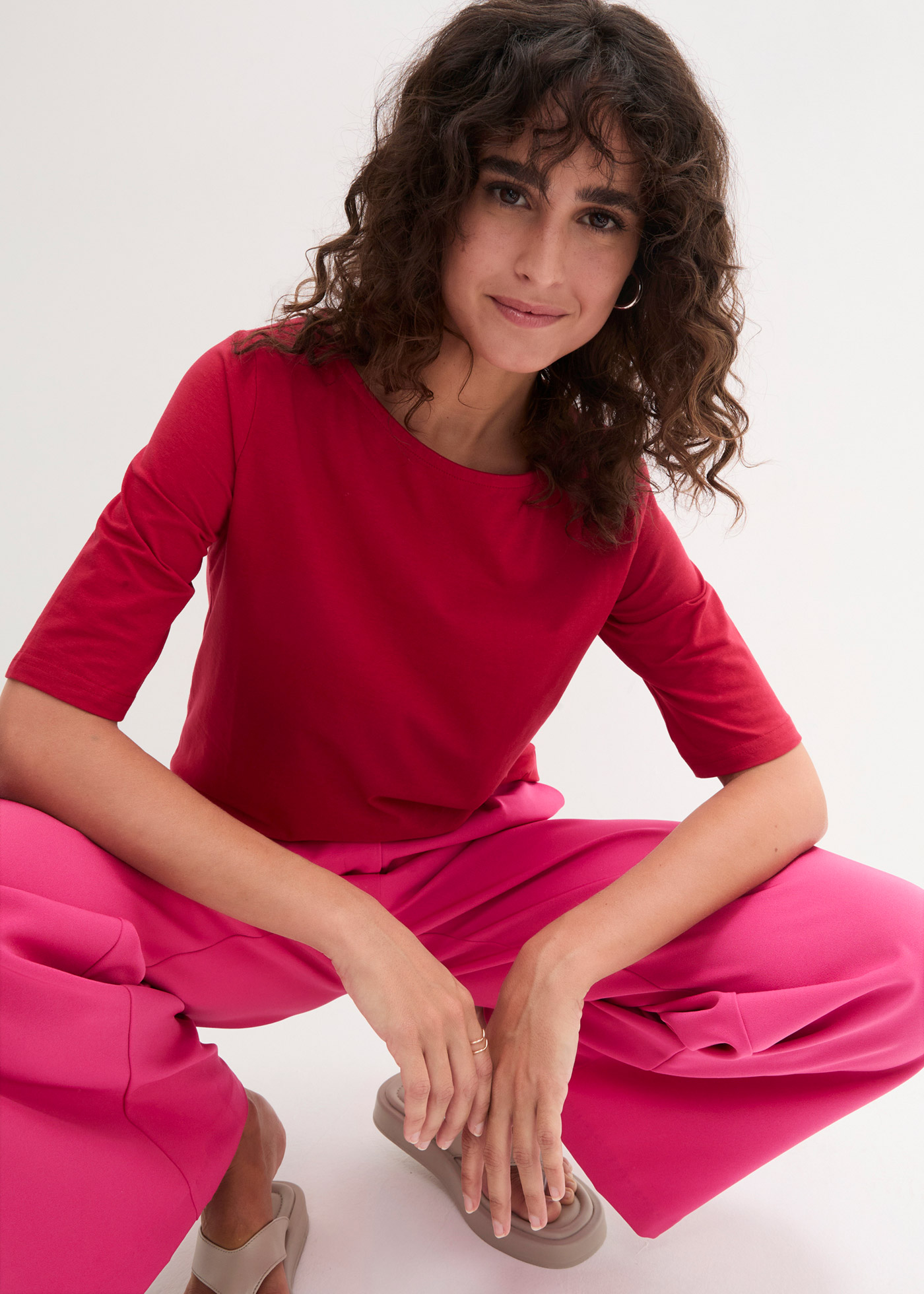 T-shirt z dekoltem w łódkę