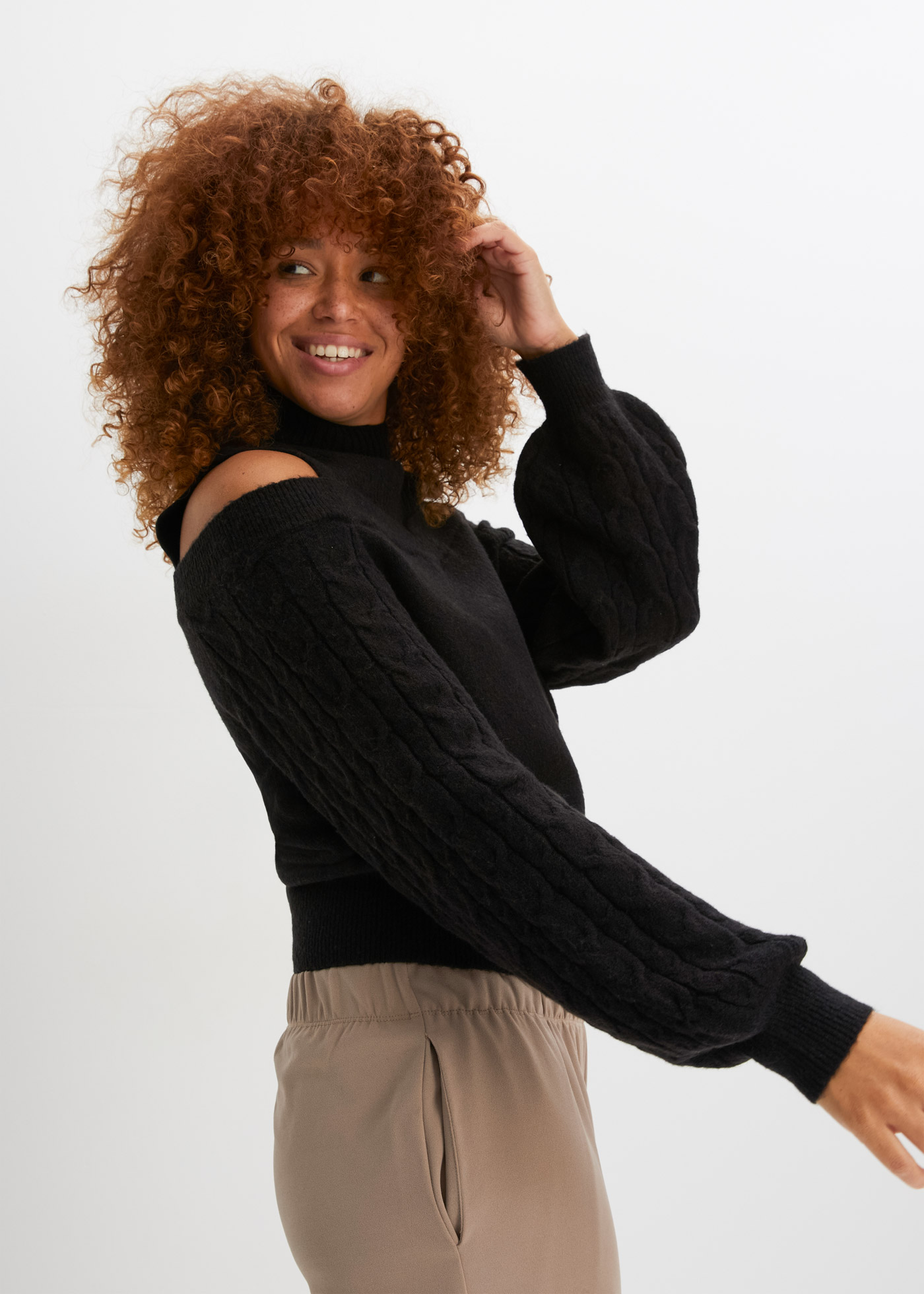 Sweter cold-shoulder