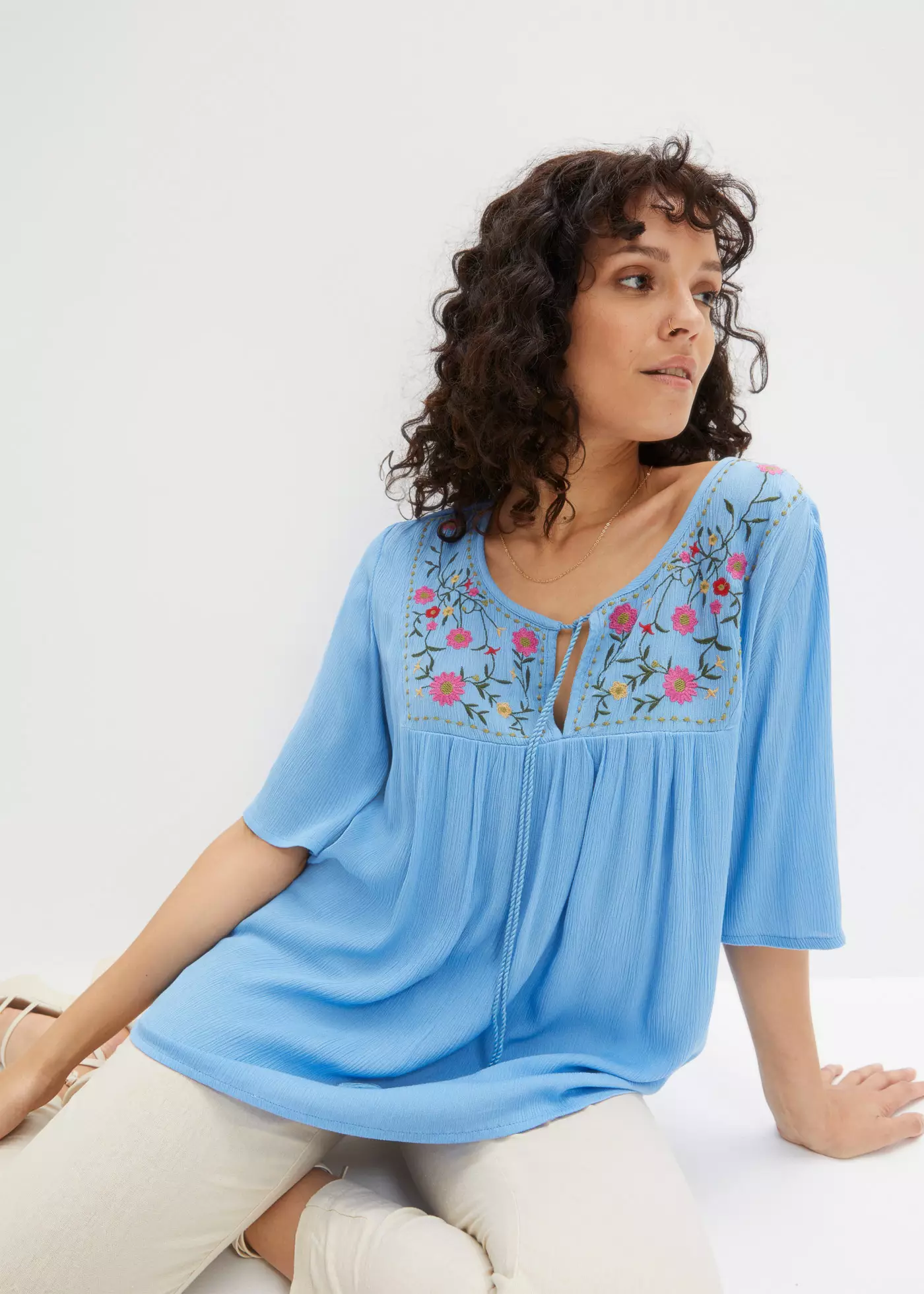 Tunika z haftem z miękkiej kreskowanej wiskozy