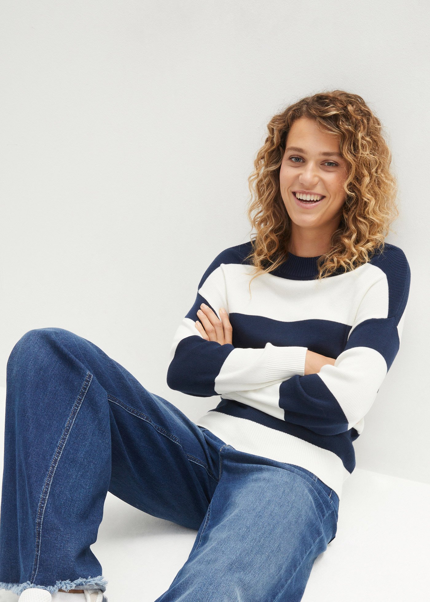 Sweter z okrągłym dekoltem, w szerokie paski