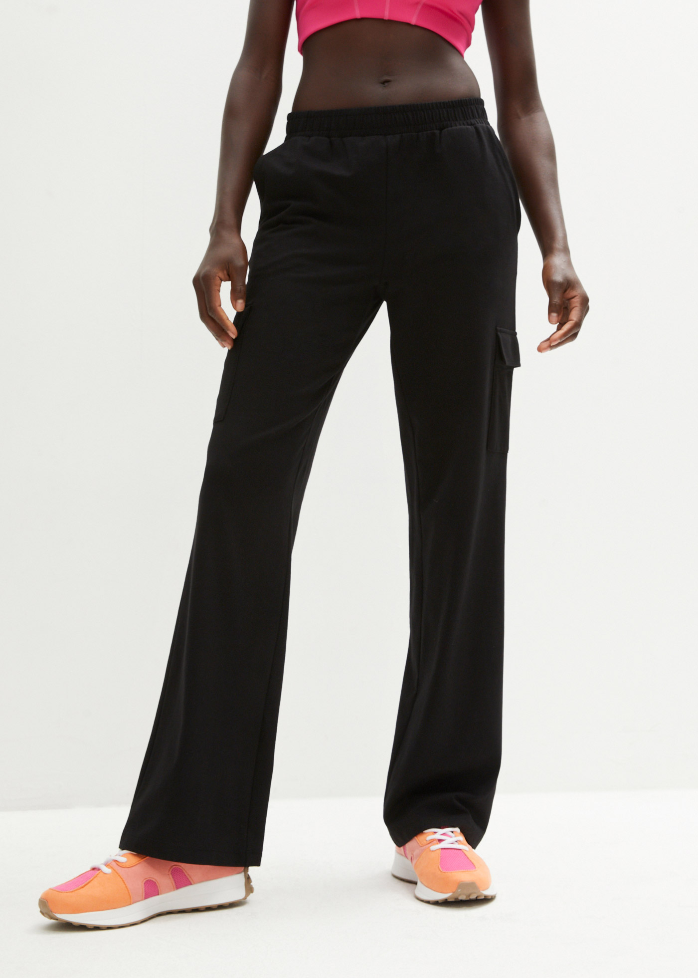 Spodnie sportowe z elastycznego materiału z bawełną