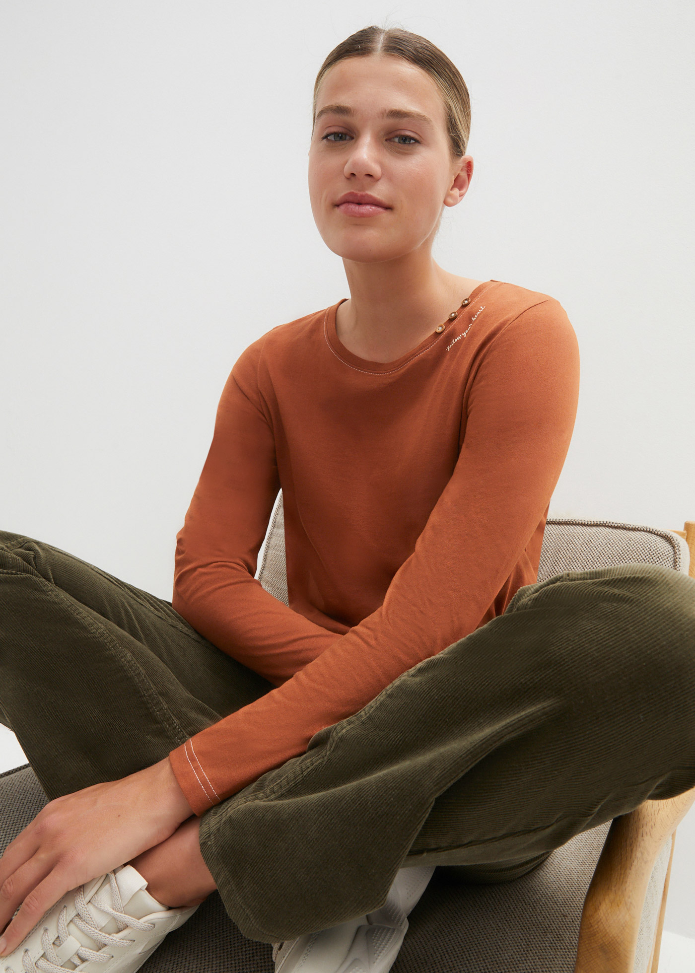 Shirt z długim rękawem i ozdobnymi guzikami