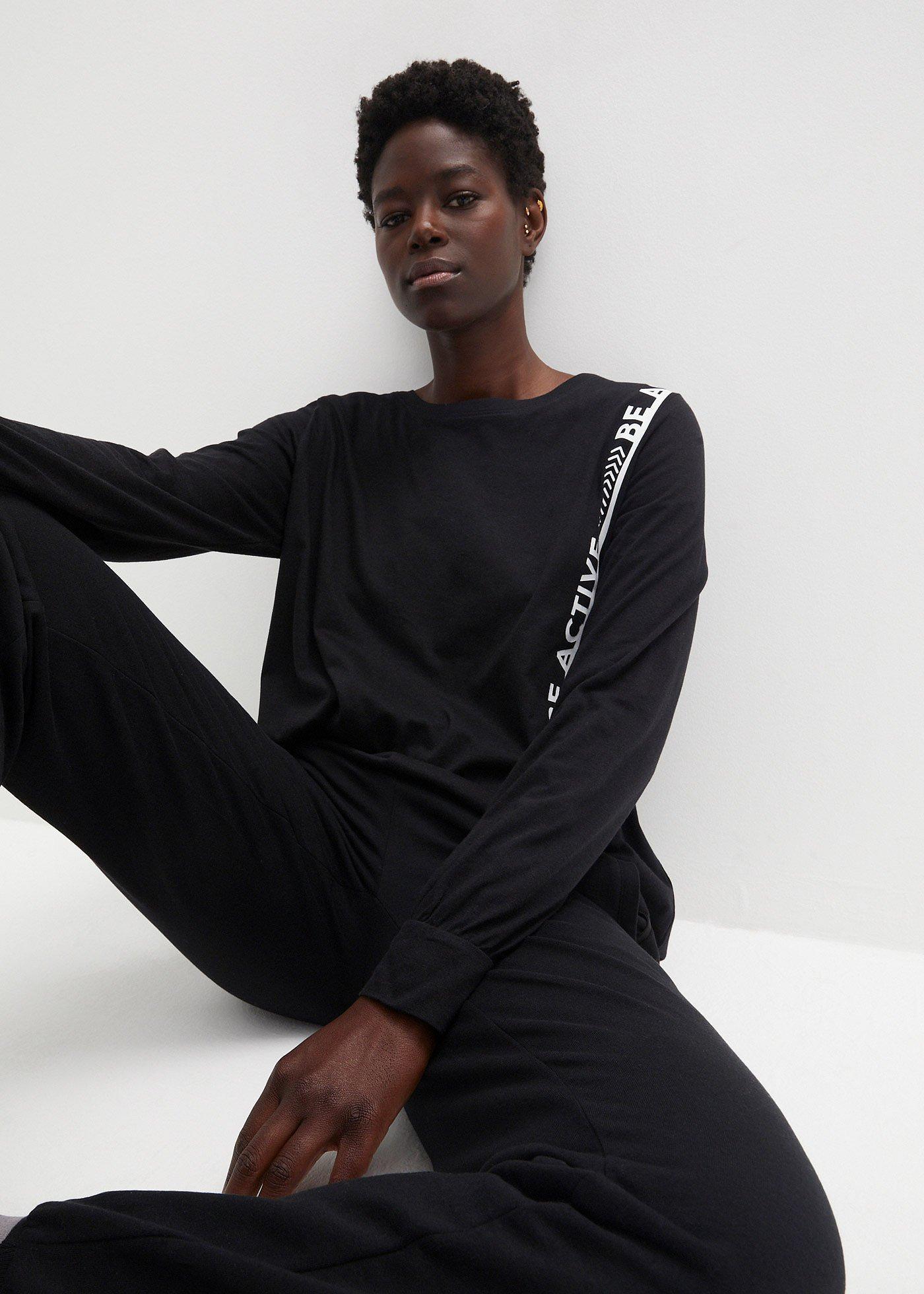 Luźniejsza koszulka sportowa