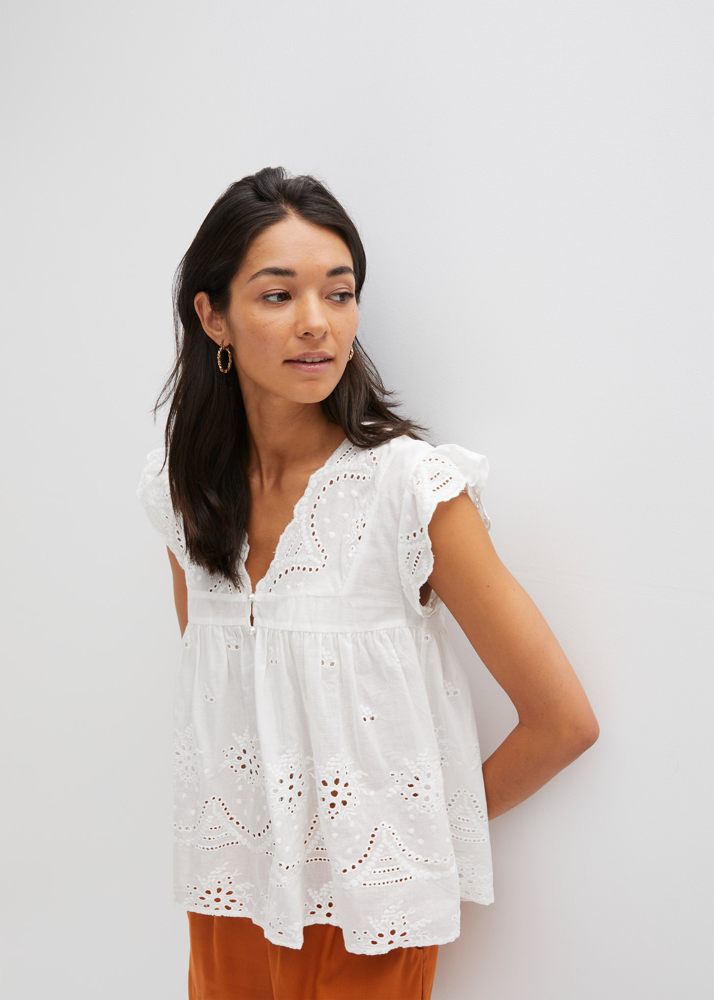 Bluzka zakładana przez głowę, z koronką