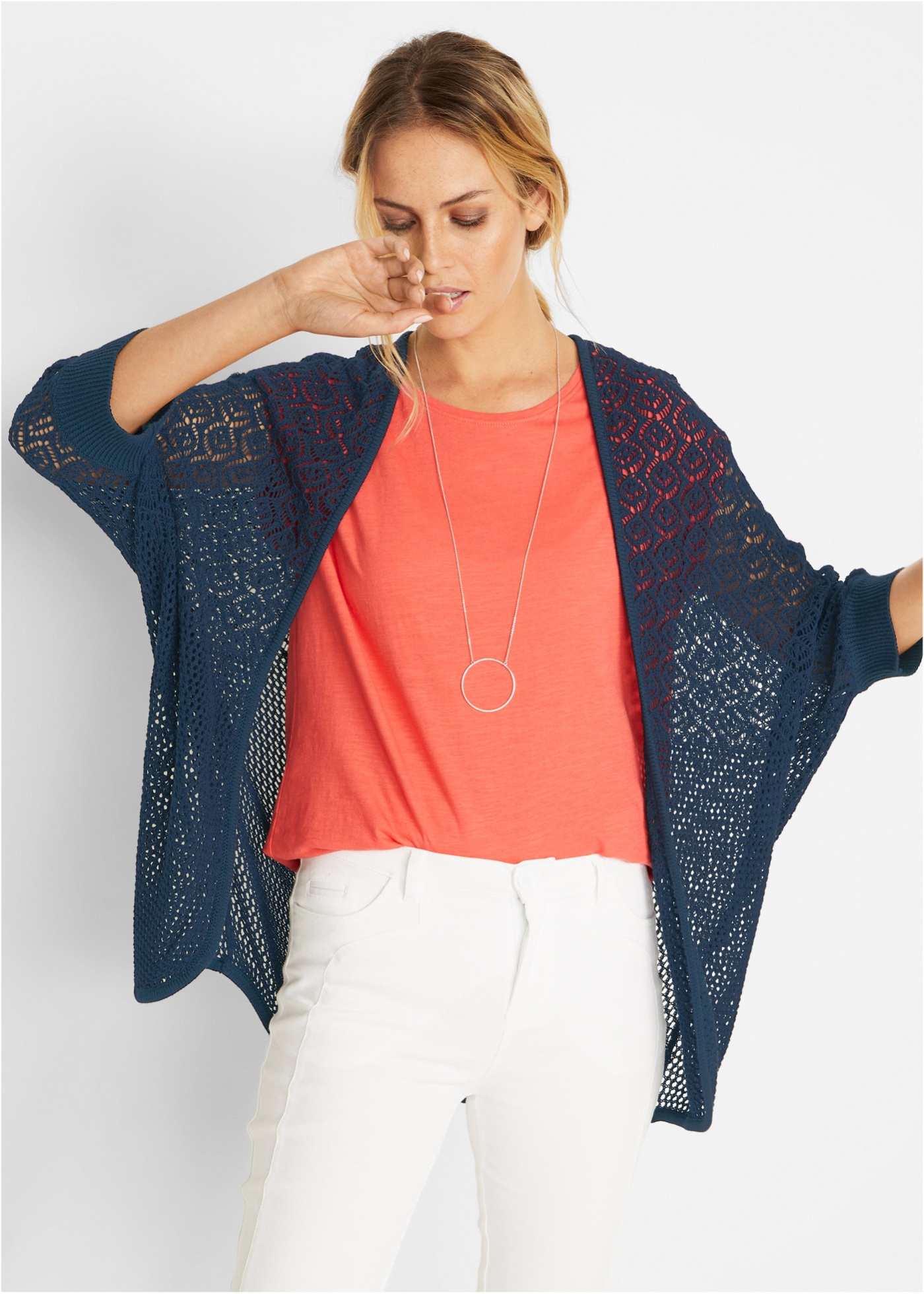 Długi kardigan w ażurowy wzór