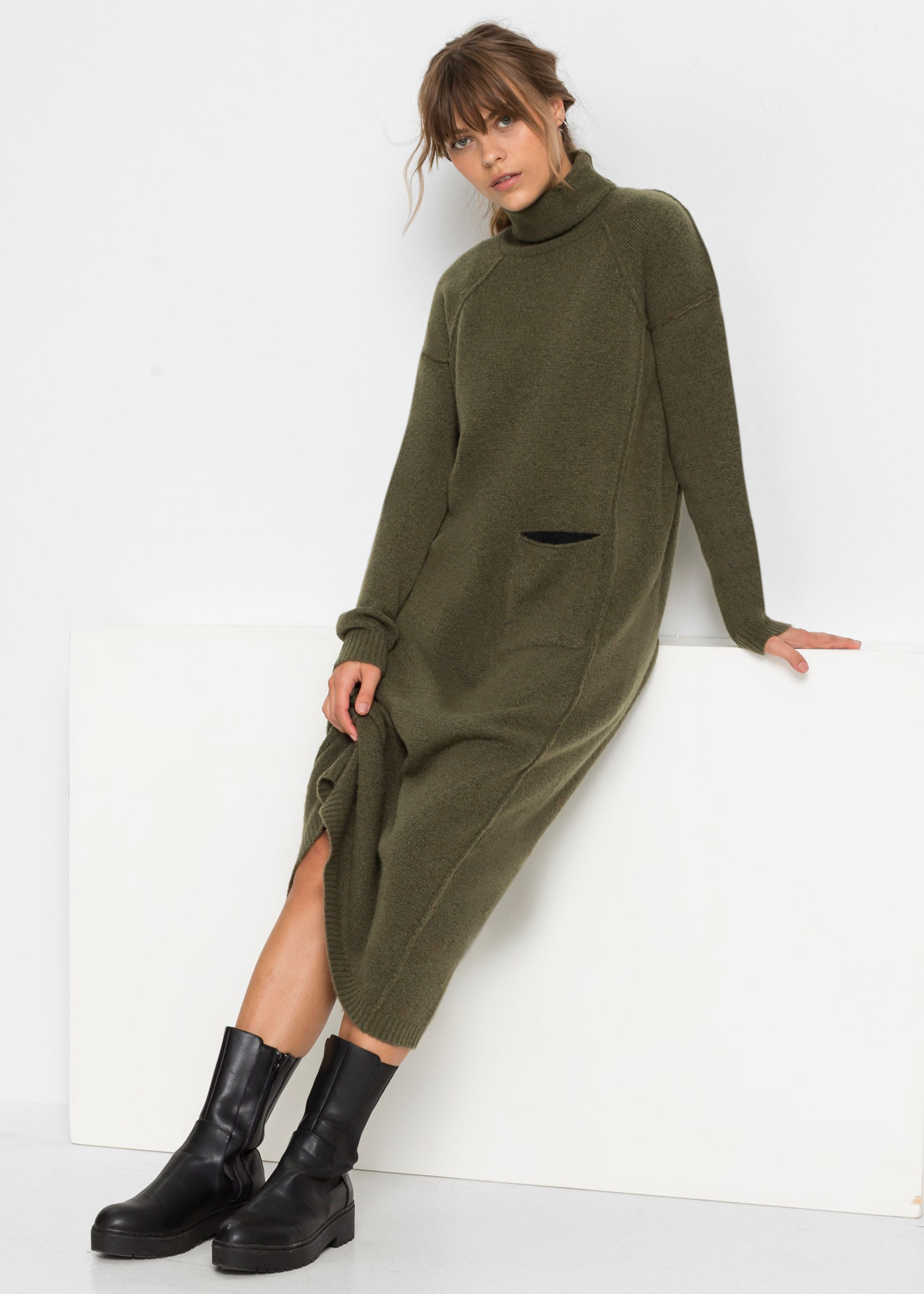 Sukienka dzianinowa z golfem