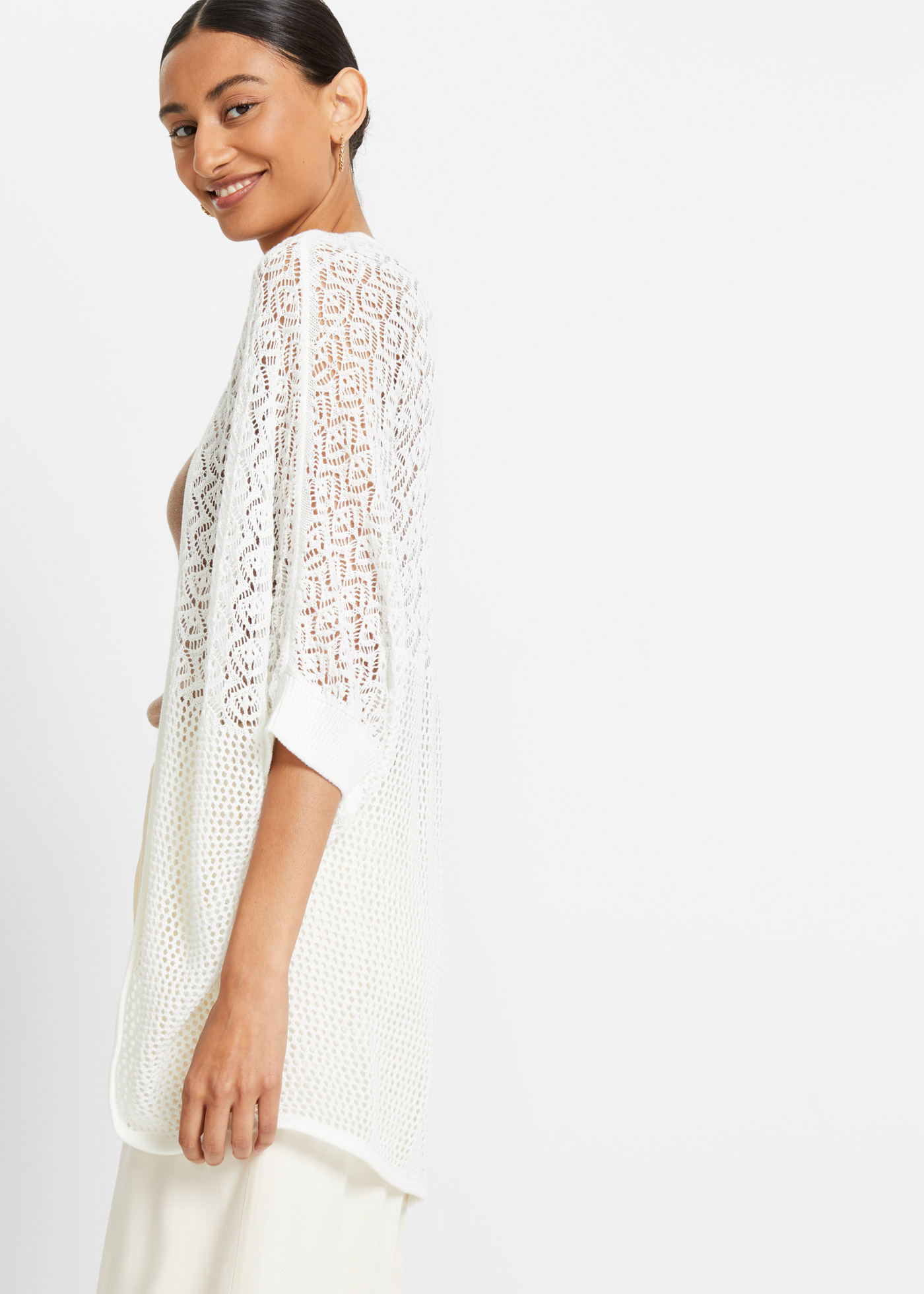 Długi kardigan w ażurowy wzór