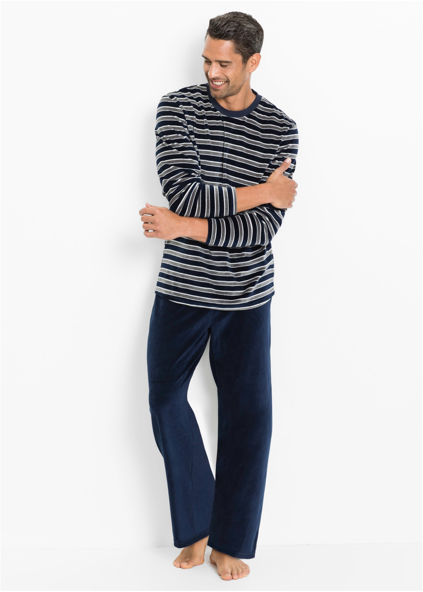 Piżama z długim rękawem z miękkiego weluru nicki