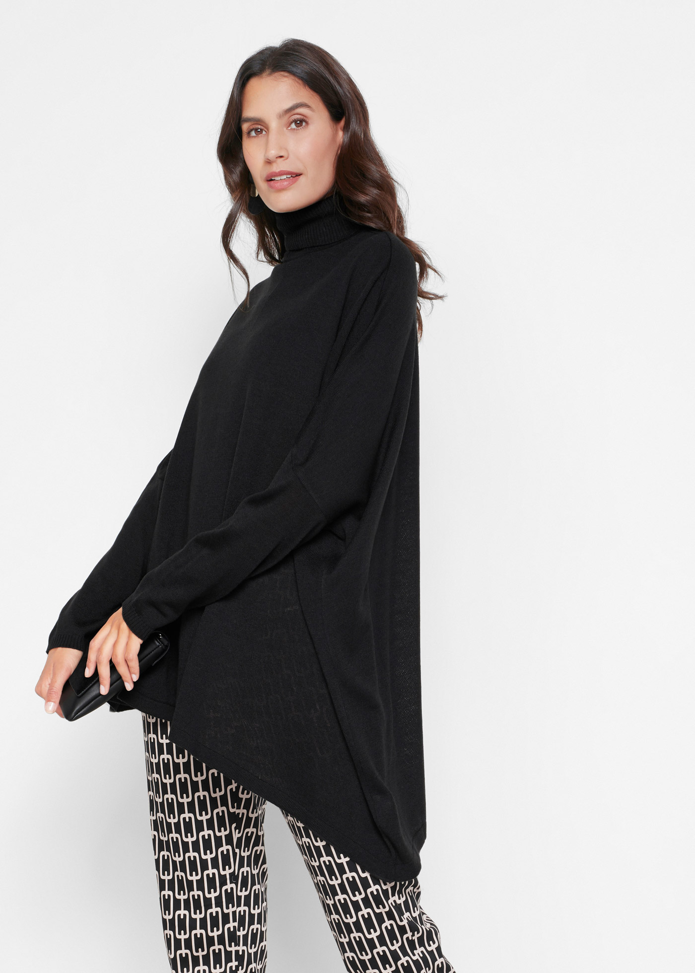 Sweter poncho z golfem i asymetryczną linią dołu