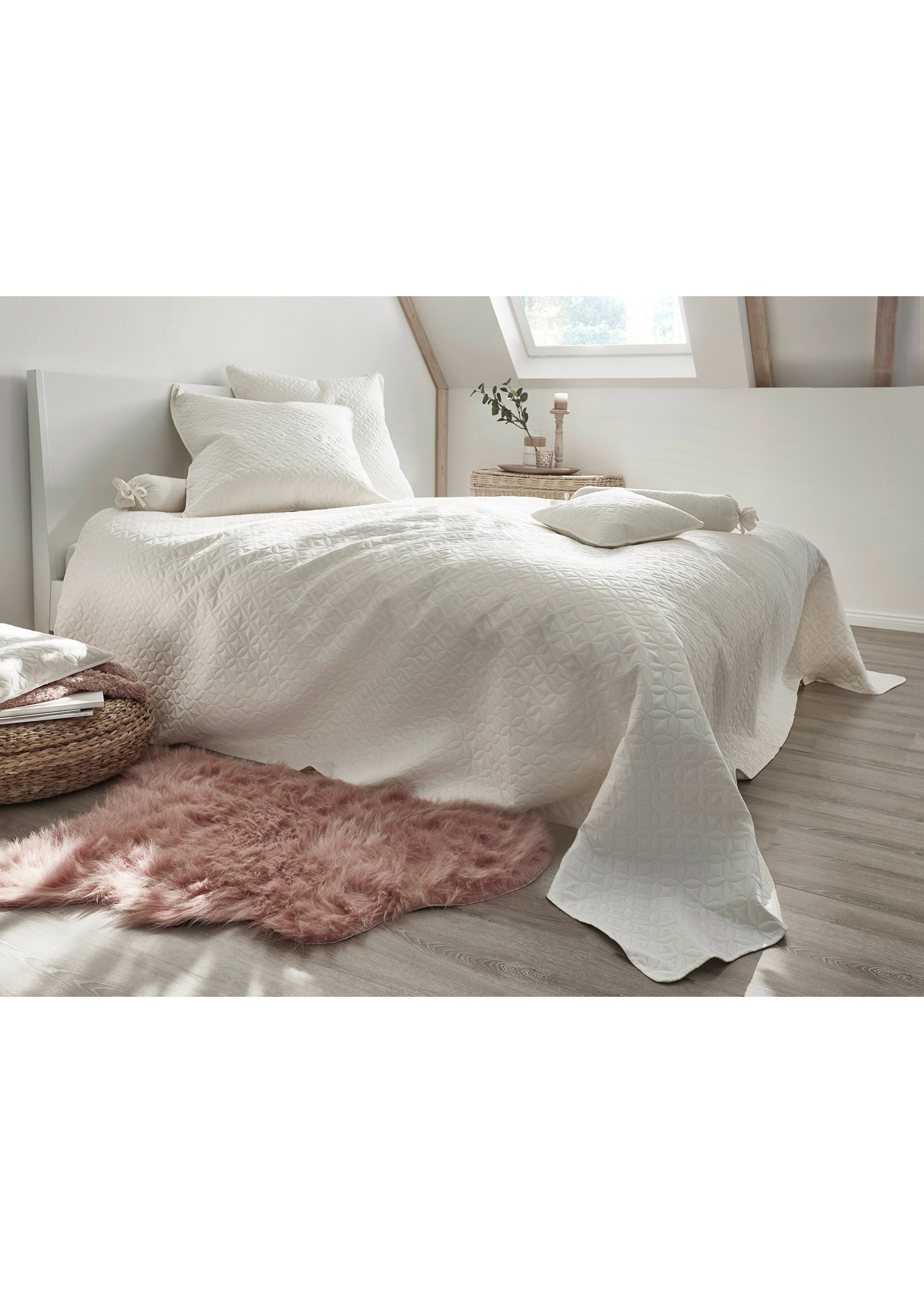 Narzuta z pikowanym wzorem