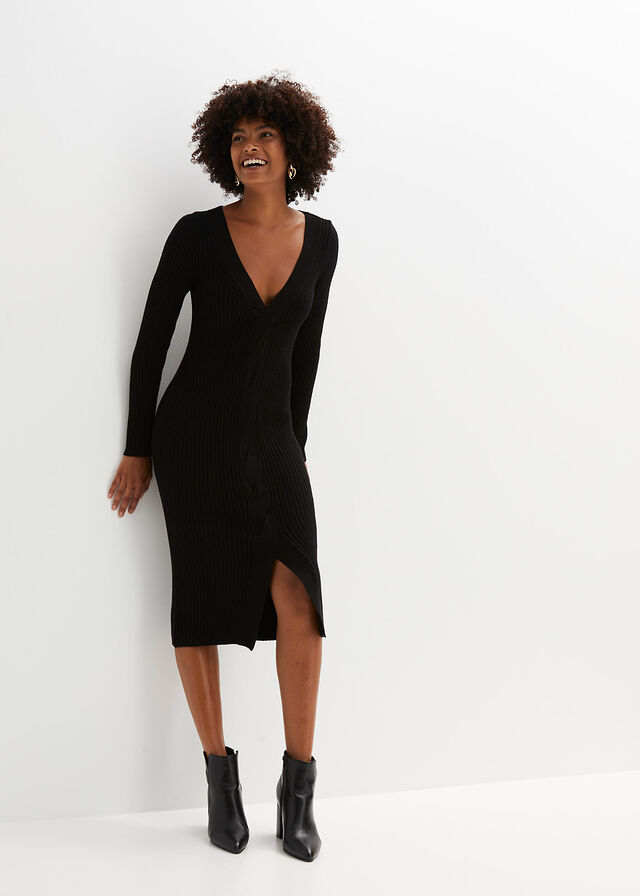 Dopasowana sukienka dzianinowa z warkoczem