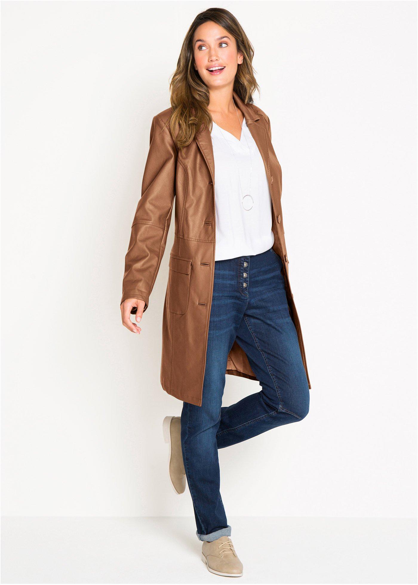 Lekki płaszcz ze sztucznej skóry, z wykładanym kołnierzem i zaznaczoną talią