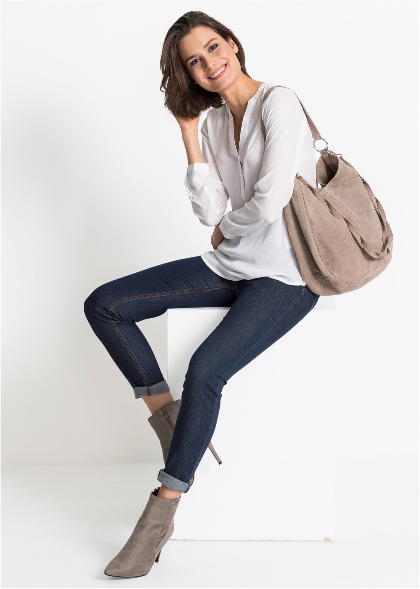 Torba z zamszowej skóry z ozdobnym dodatkowym paskiem