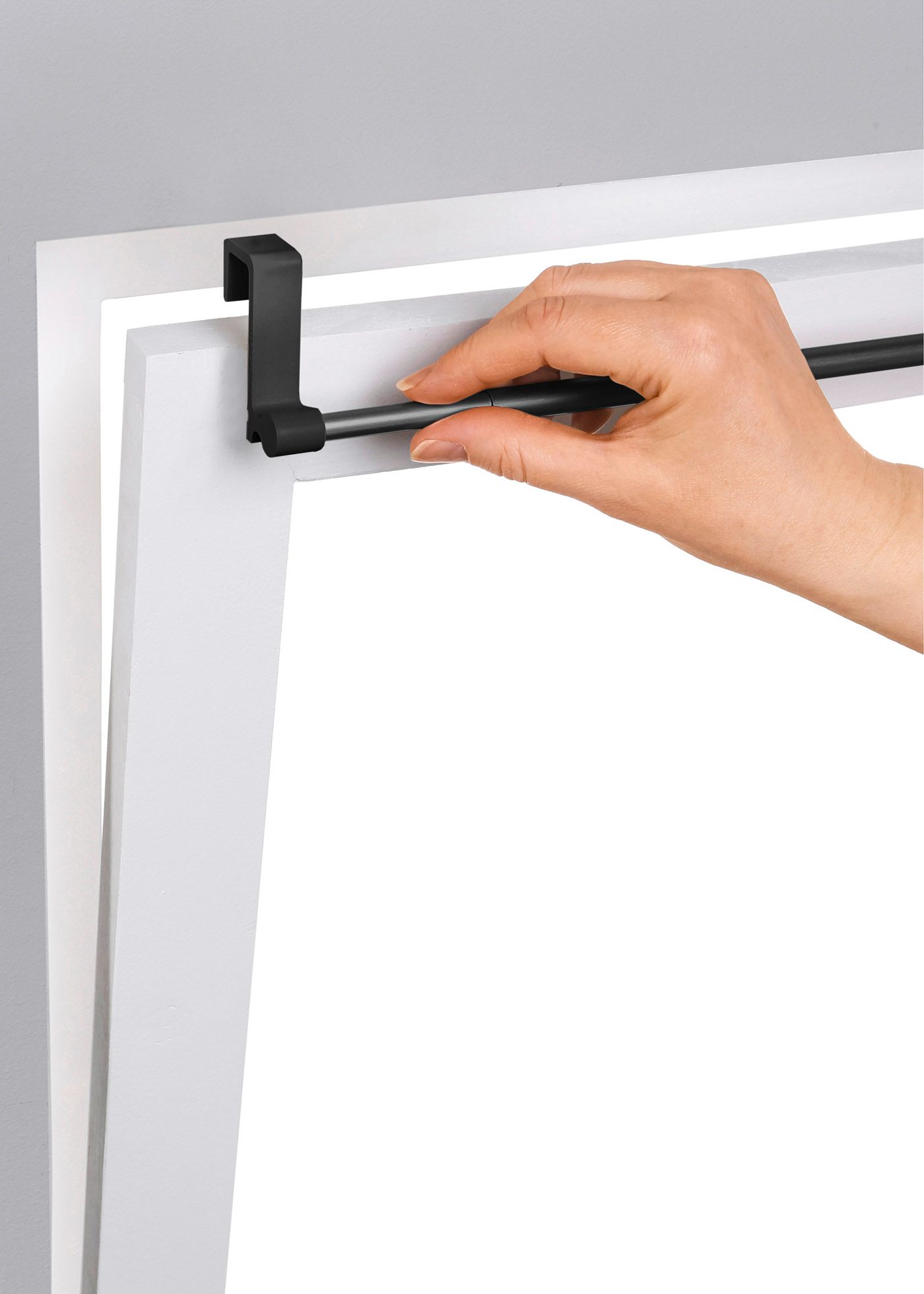 Karnisz teleskopowy zawieszany na górnej ramie okiennej