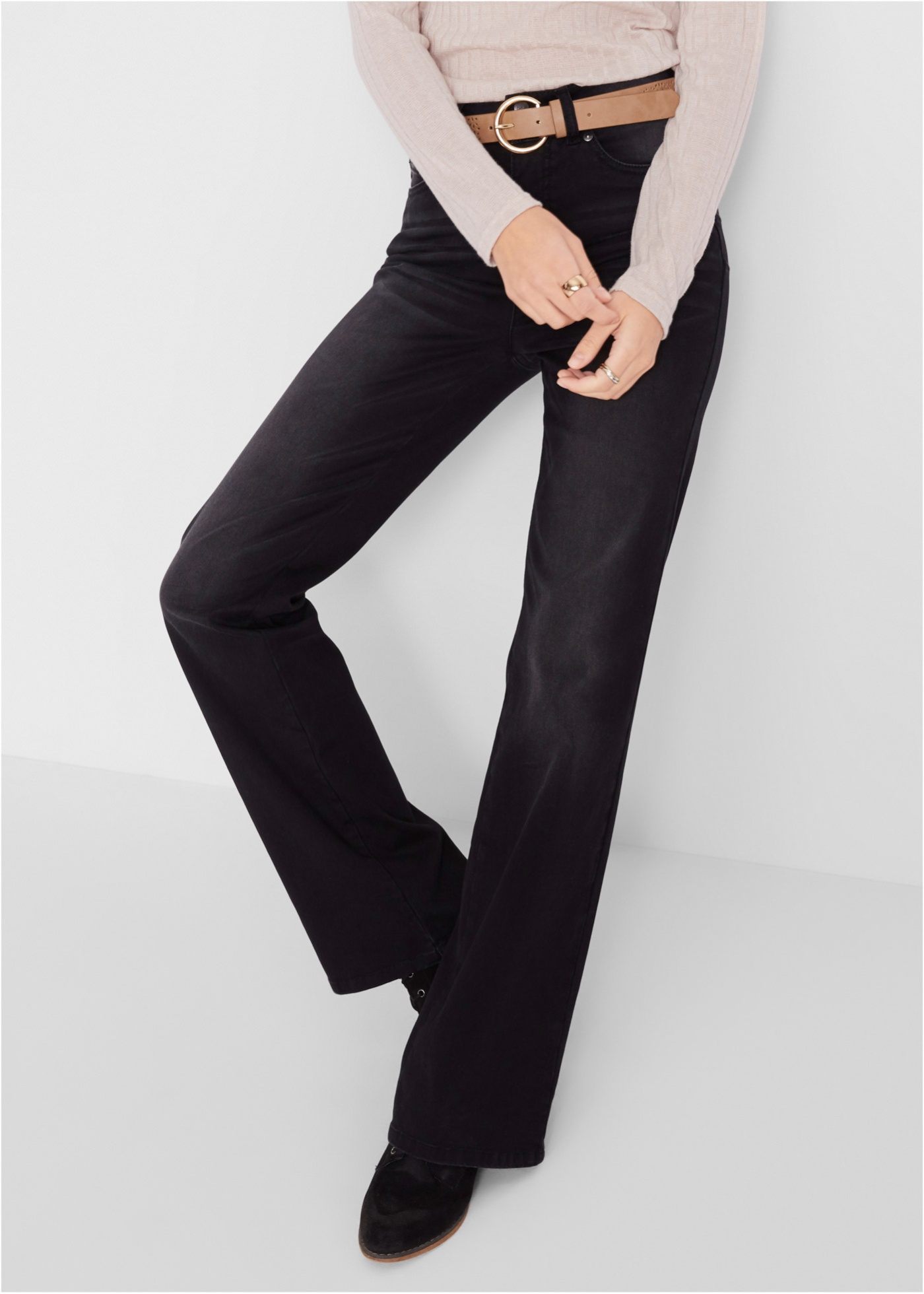 Modelujące dżinsy o kroju bootcut, mid waist