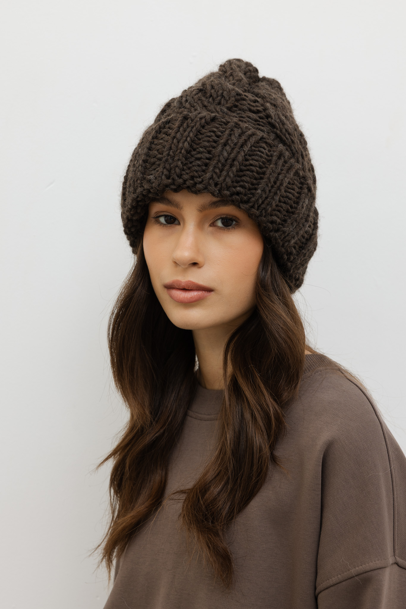 WEŁNIANA CZAPKA PRINCE CZEKOLADOWA One size - Flawless