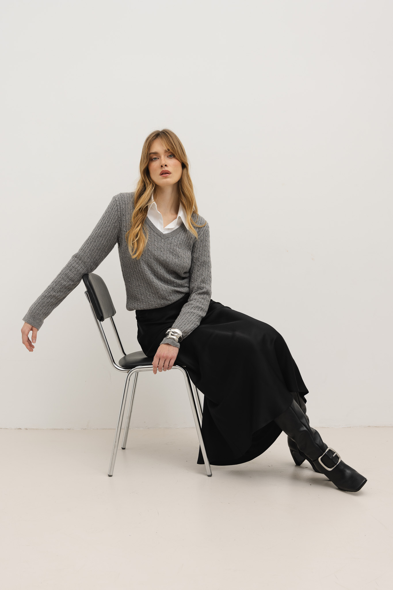 WEŁNIANY SWETER BETTY SZARY S - Flawless