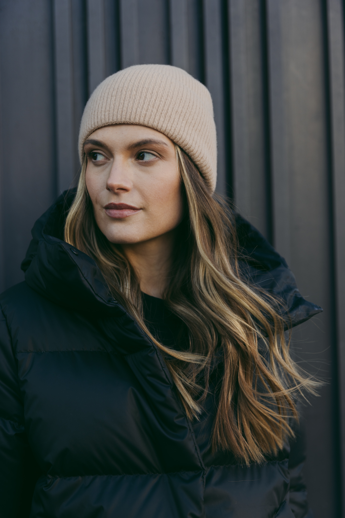 WEŁNIANA CZAPKA DELIA BEŻOWA One size - Flawless