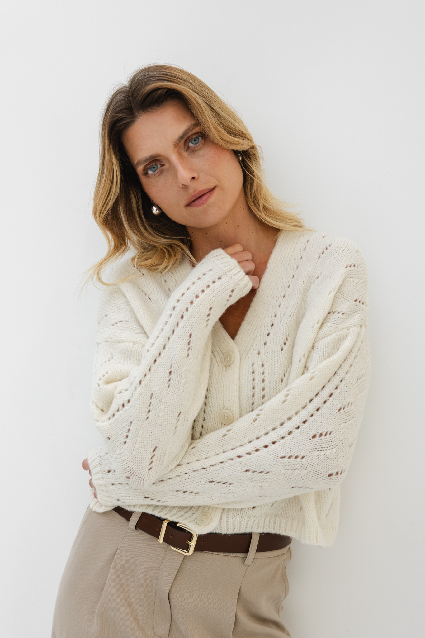 WEŁNIANY KARDIGAN CYNTIA ECRU One size - Flawless