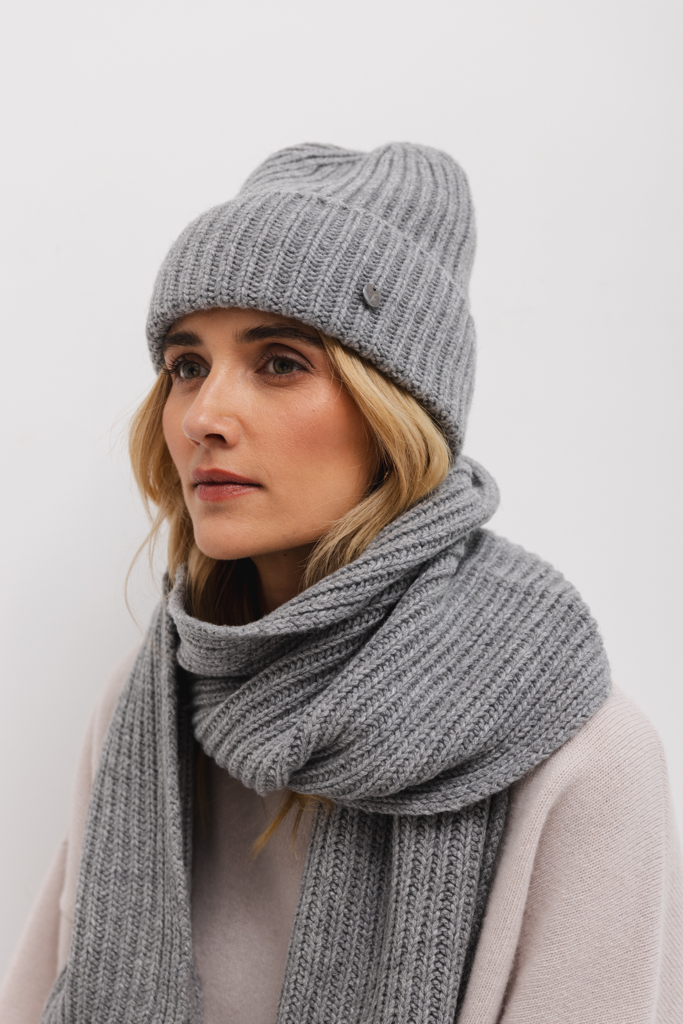 WEŁNIANA CZAPKA GILDA SZARA One size - Flawless