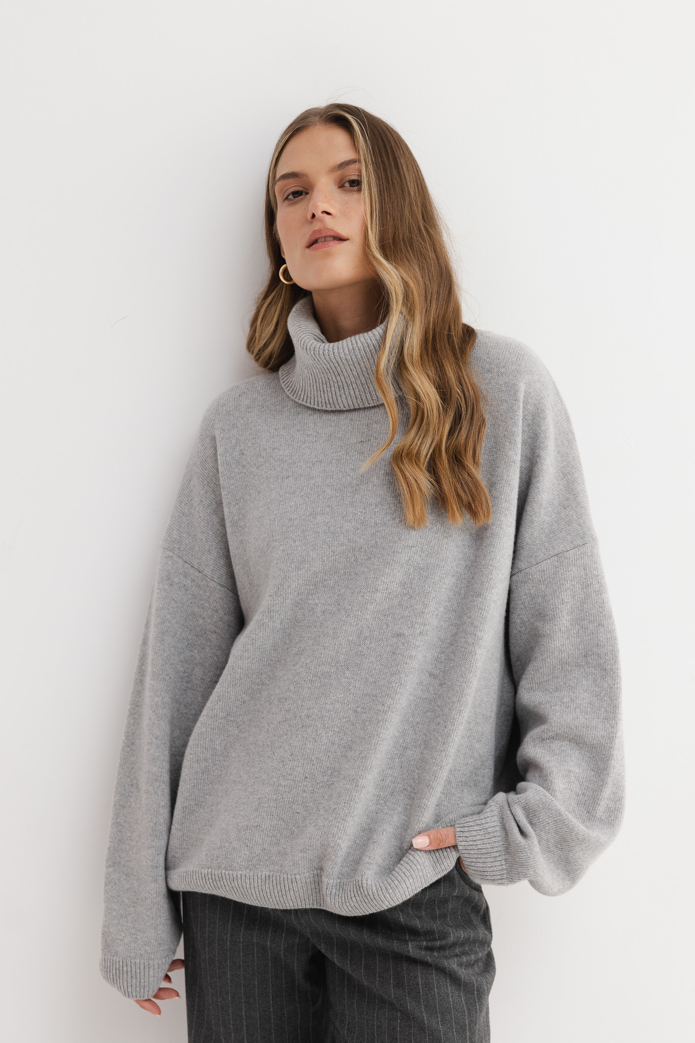 WEŁNIANY GOLF BOBBY SZARY One size - Flawless