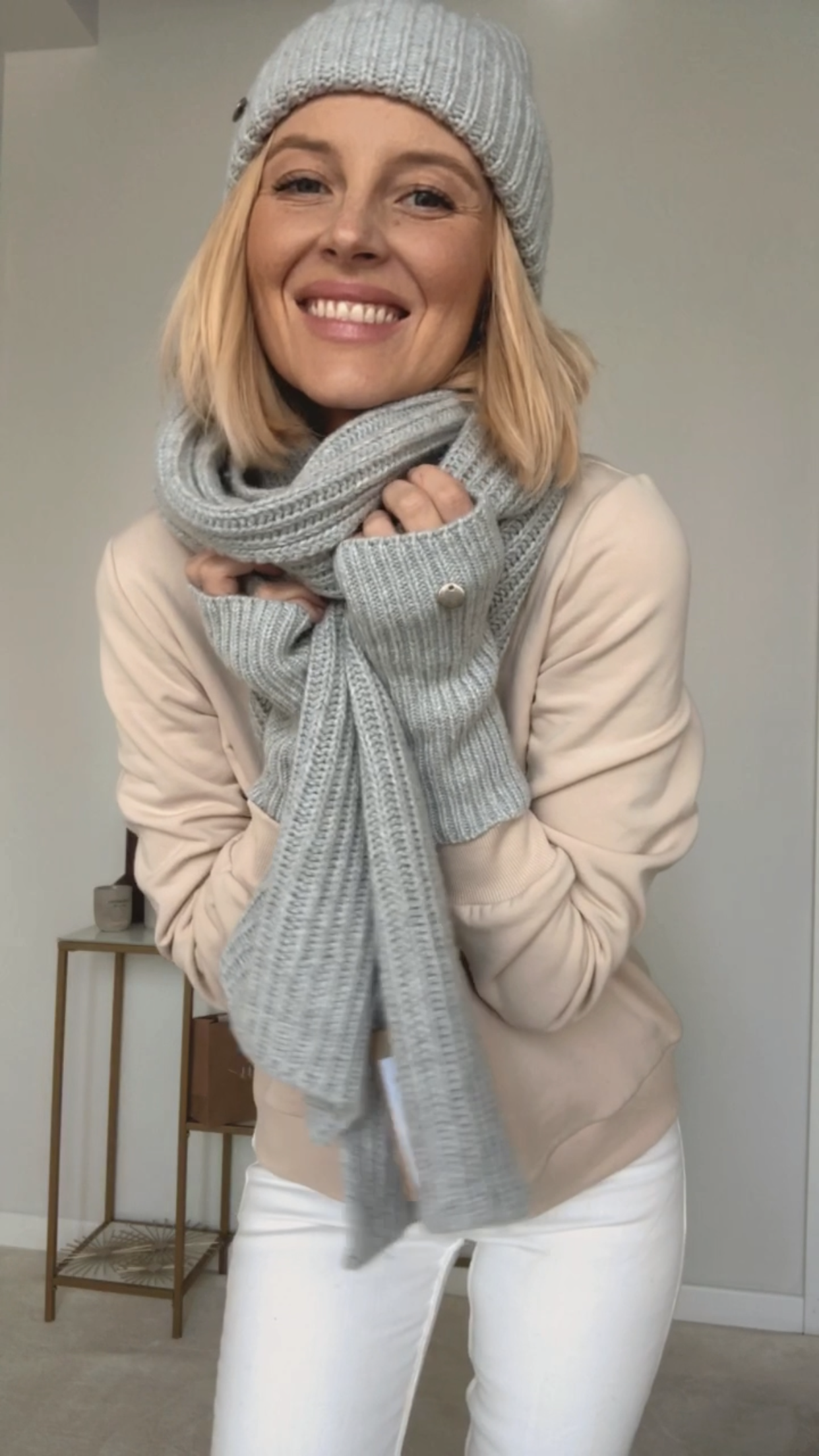 WEŁNIANE RĘKAWICZKI MITENKI GILDA JASNO SZARE One size - Flawless