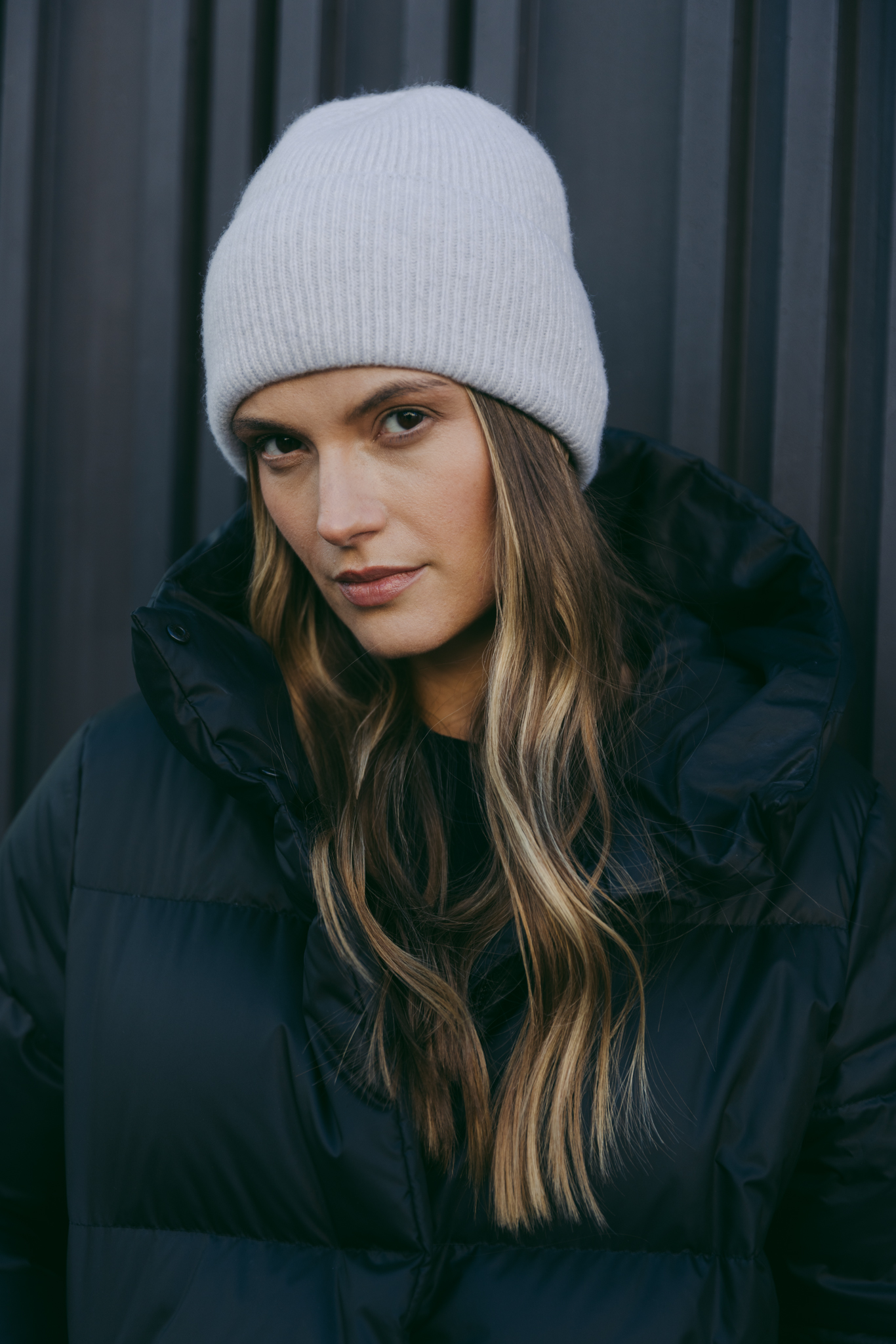 WEŁNIANA CZAPKA DELIA JASNO SZARA One size - Flawless