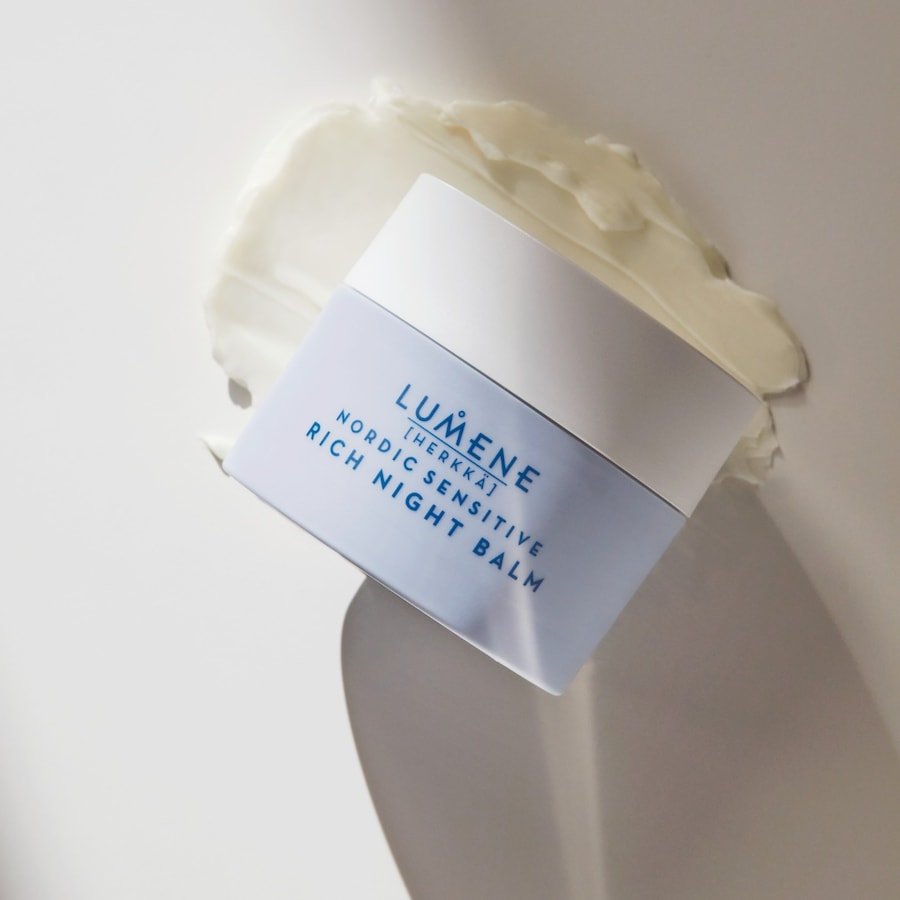 Lumene NORDIC SENSITIVE [HERKKÄ] Bogaty balsam na noc, 50 ml Kremy na noc