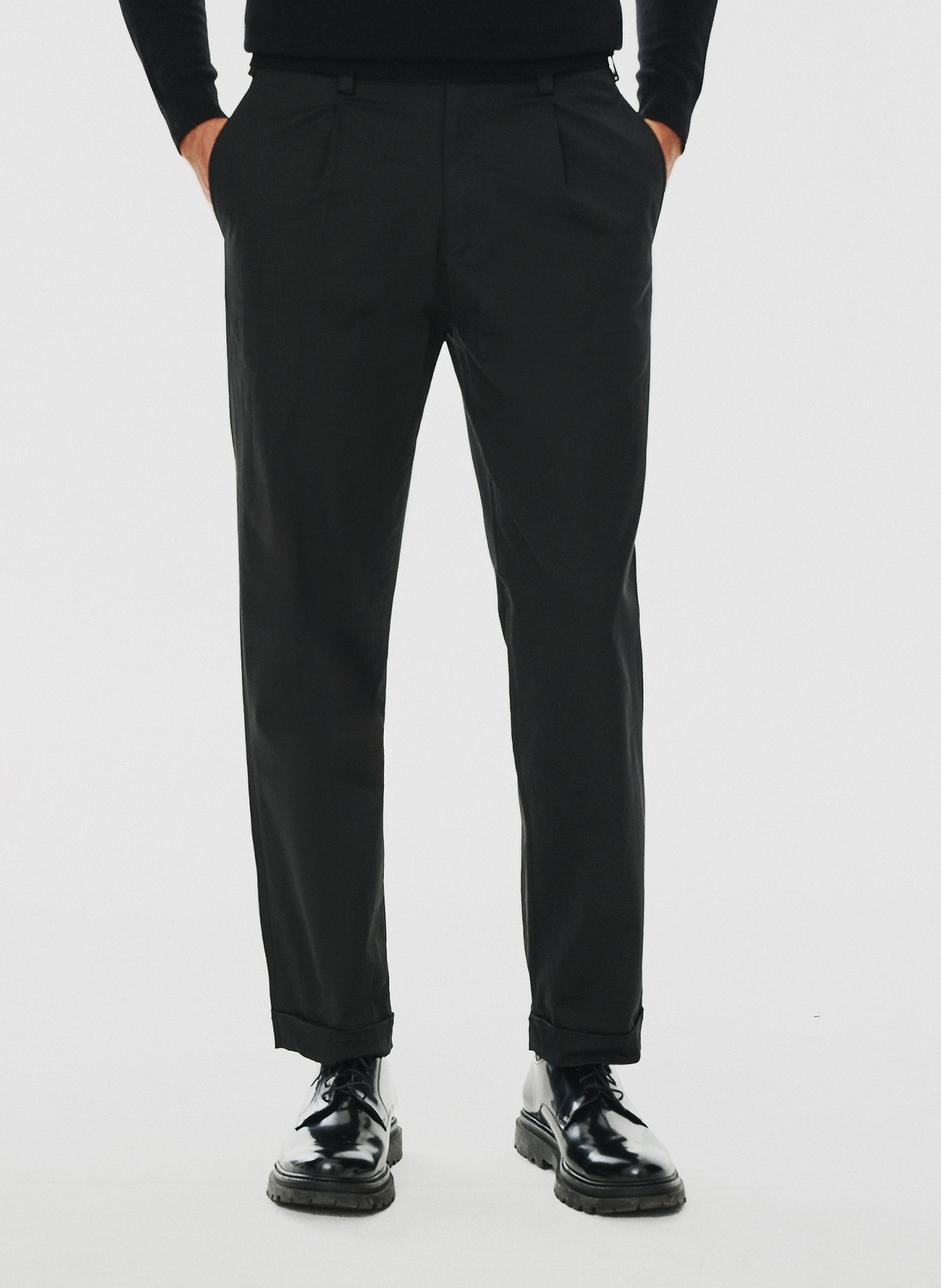 PAKO LORENTE – Czarne spodne z podwiniętą nogawką