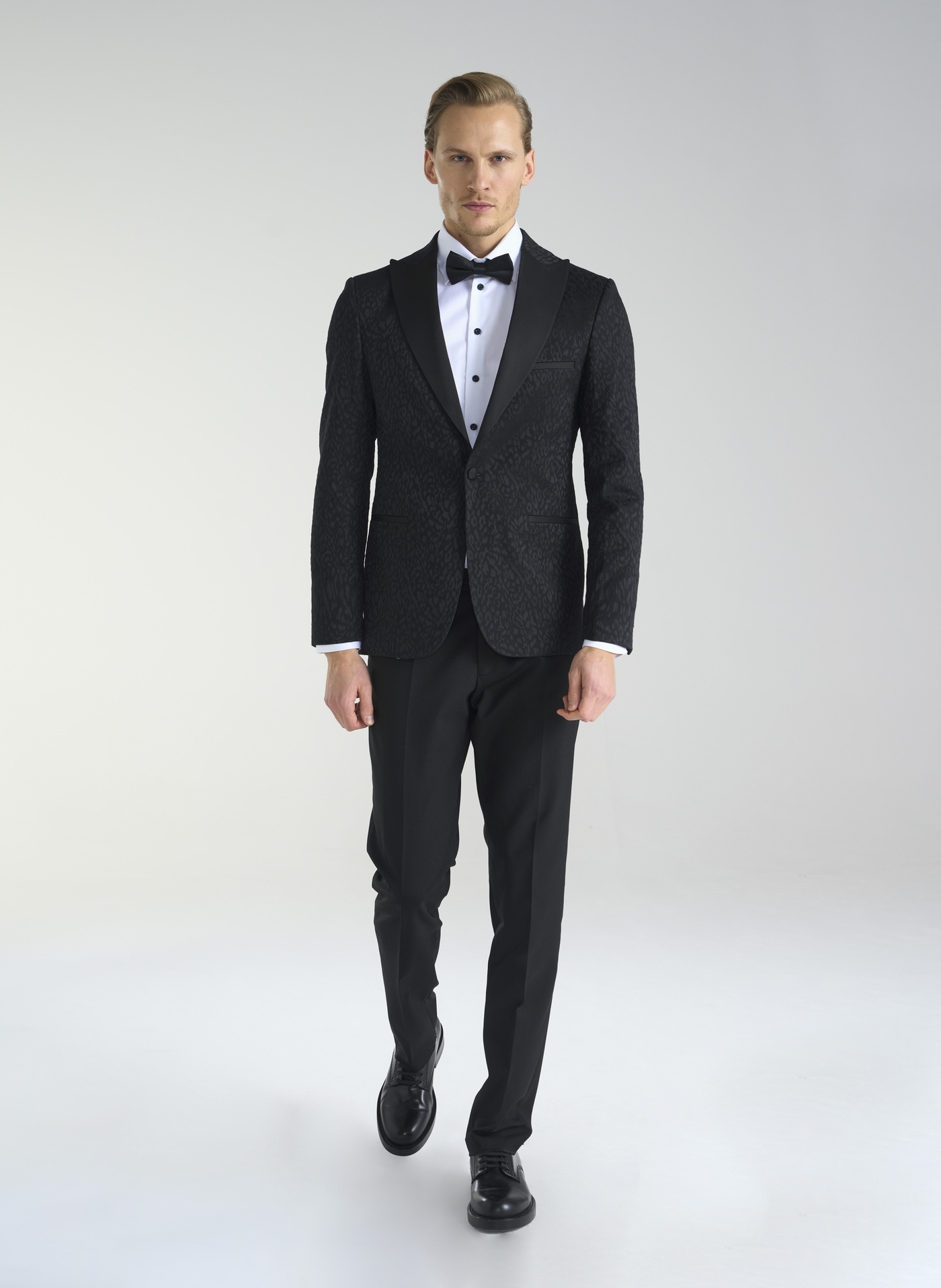 PAKO LORENTE – Czarna żakardowa marynarka smokingowa