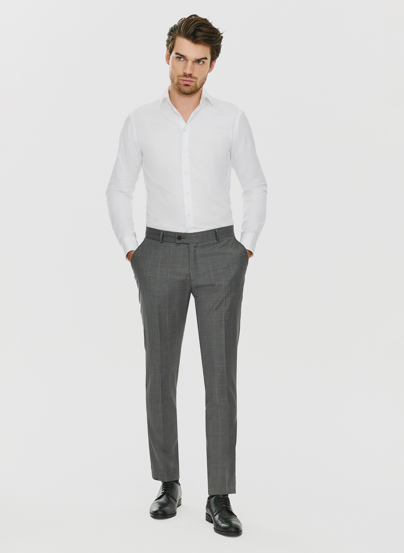 PAKO LORENTE – Ciemnaszare spodnie garniturowe w drobną kratę