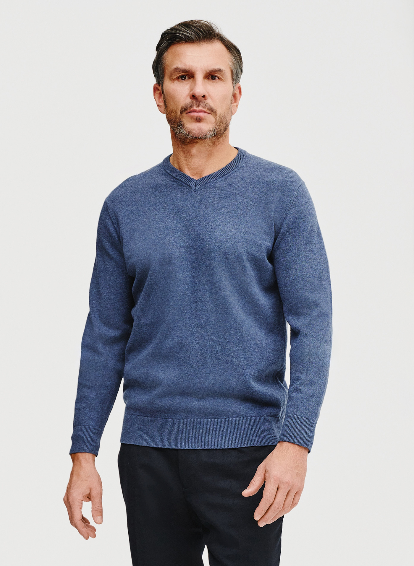 PAKO LORENTE – Niebieski męski sweter w serek