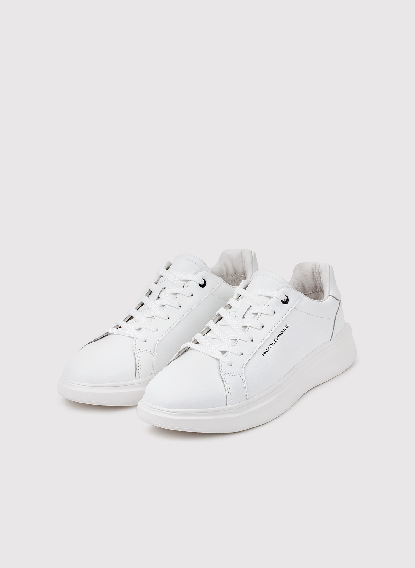 PAKO LORENTE – Białe sneakersy męskie z logo PL