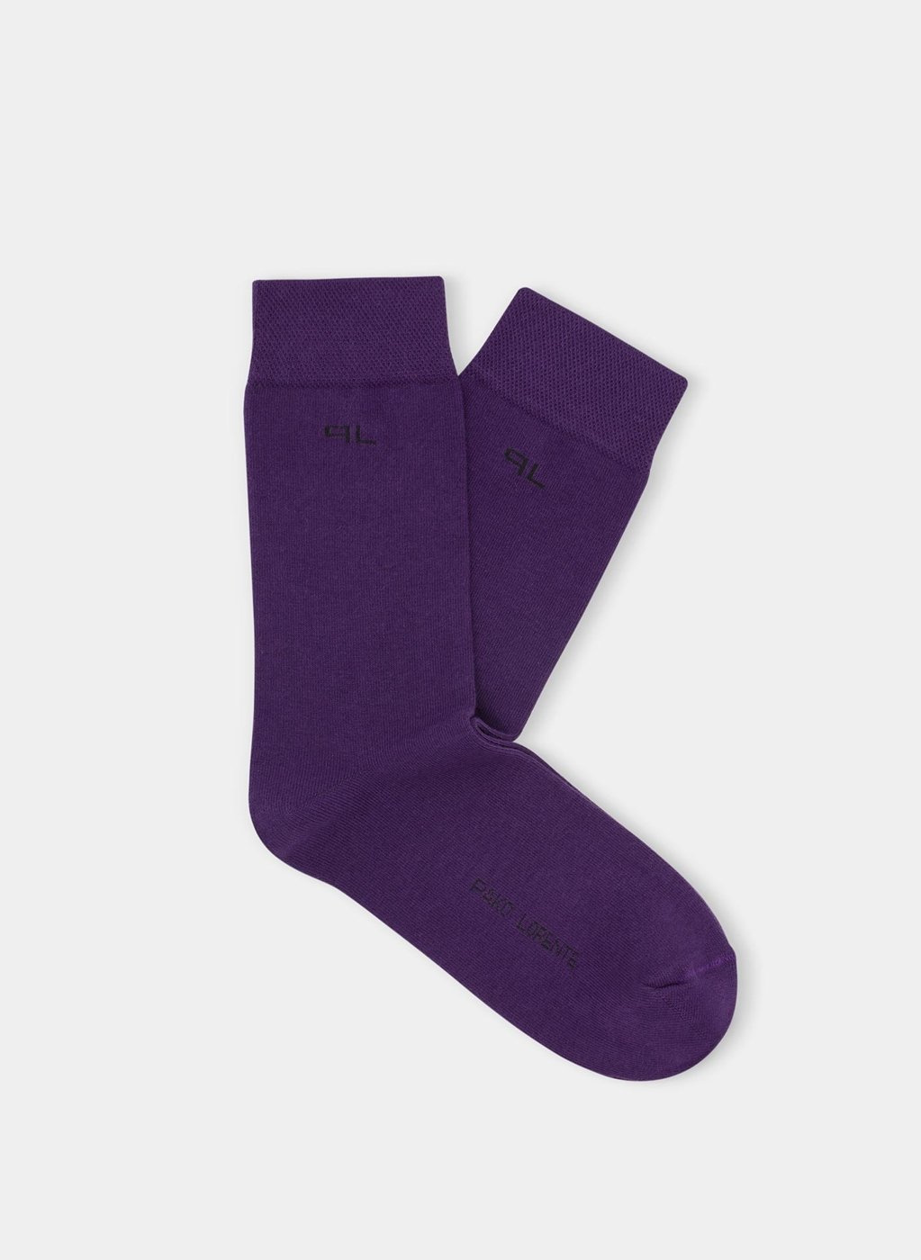 Gładkie fioletowe skarpetki męskie z subtelnym logo P000B-SX-060-F
