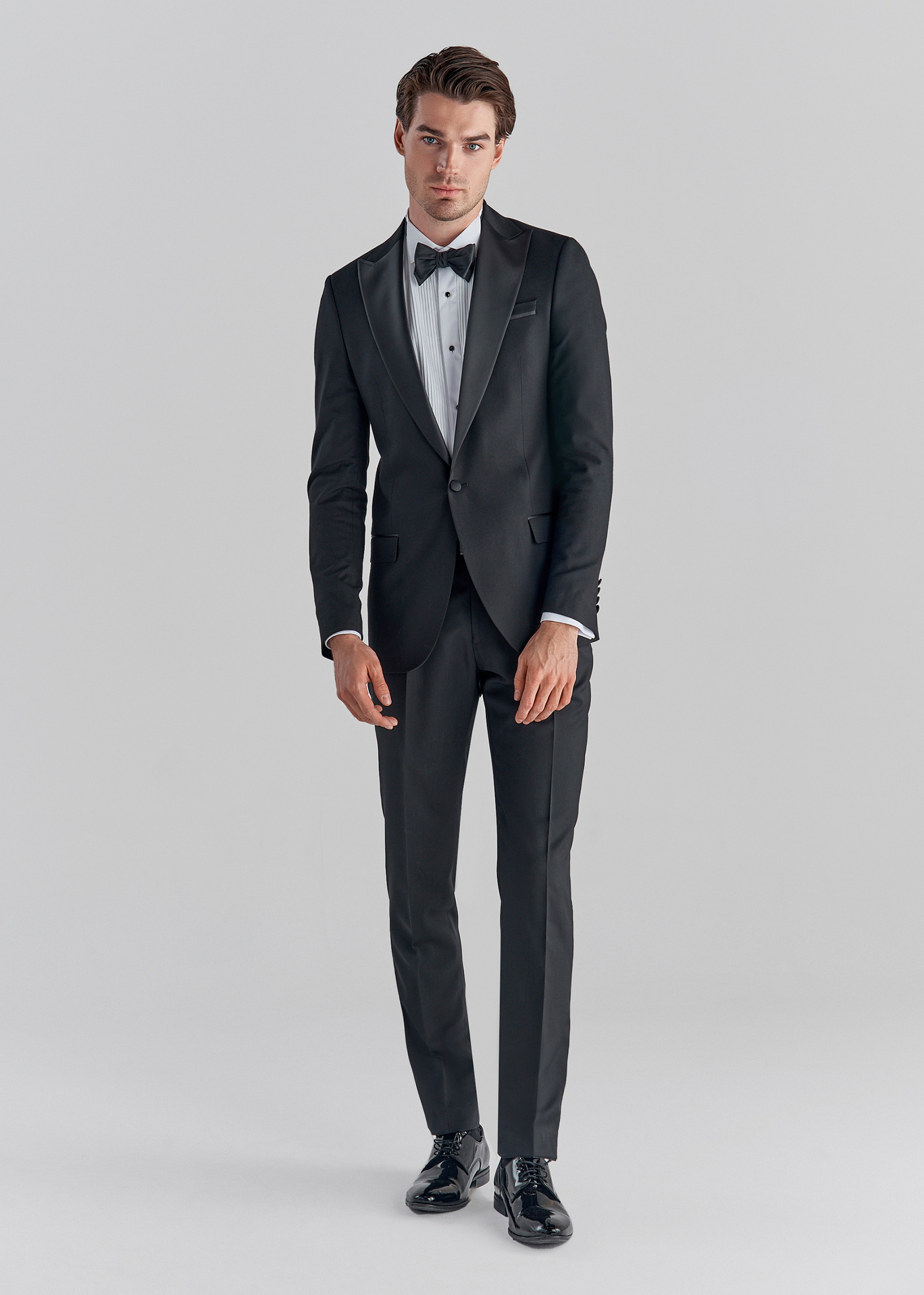 Czarne spodnie smokingowe P22SF-6S-003-C-S