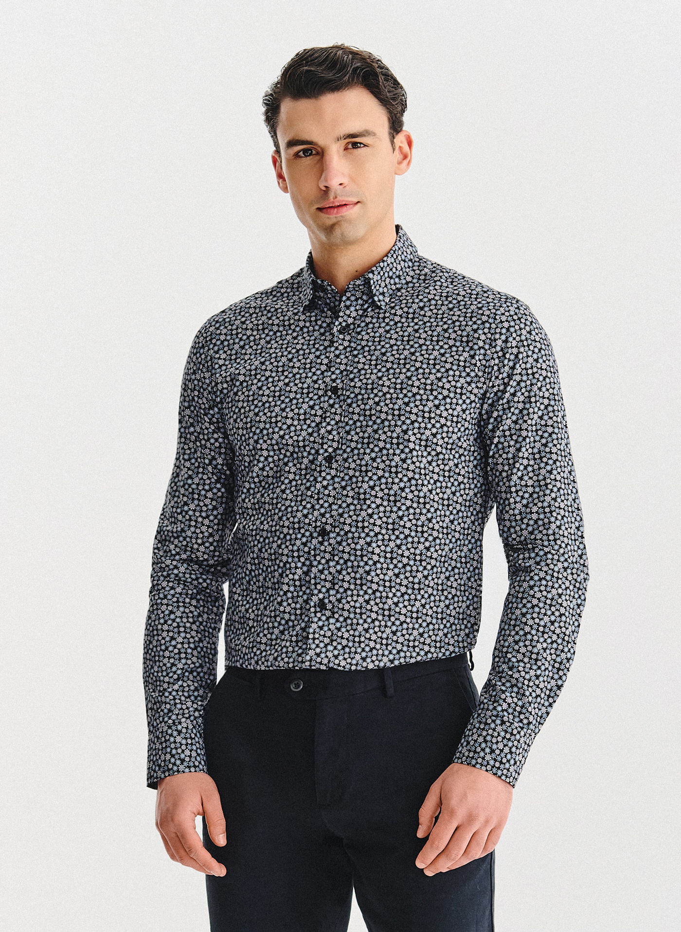 PAKO LORENTE – Czarna koszula w drobny wzór