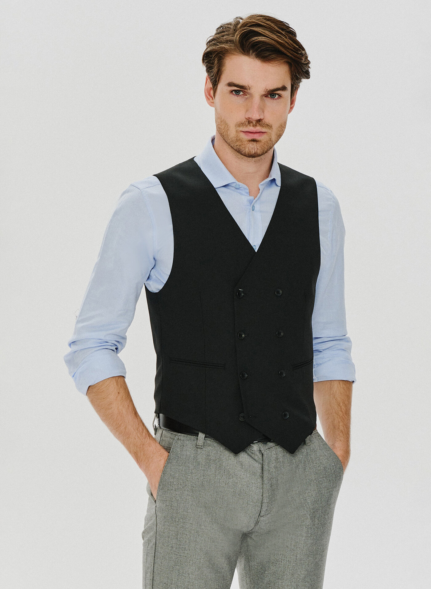 PAKO LORENTE – Czarna dwurzędowa kamizelka męska