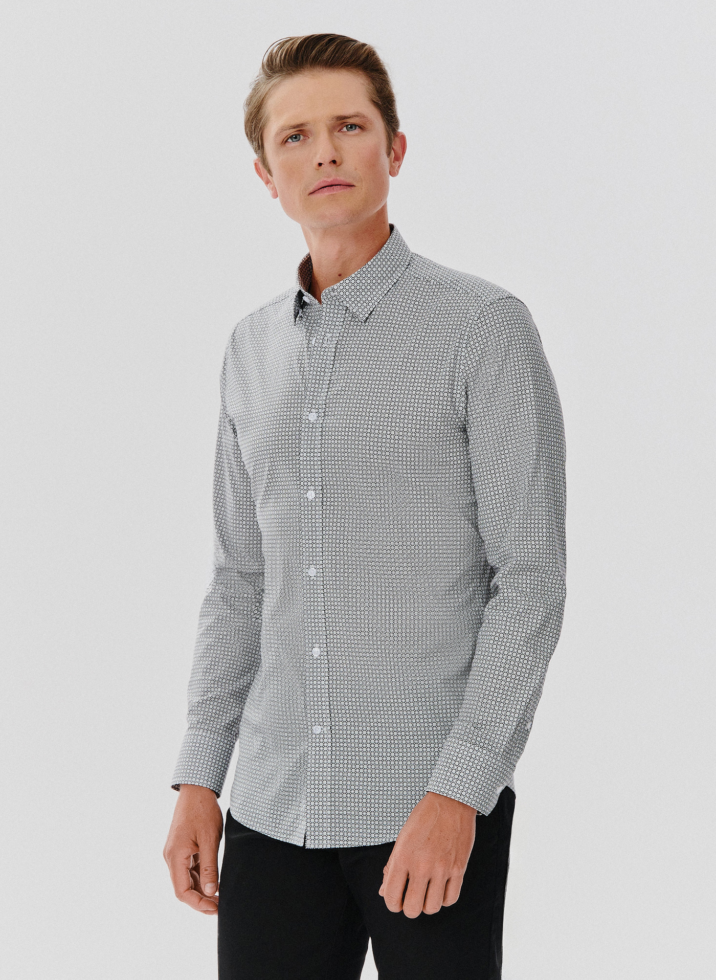 PAKO LORENTE – Ciemna koszula męska w geometryczny wzór