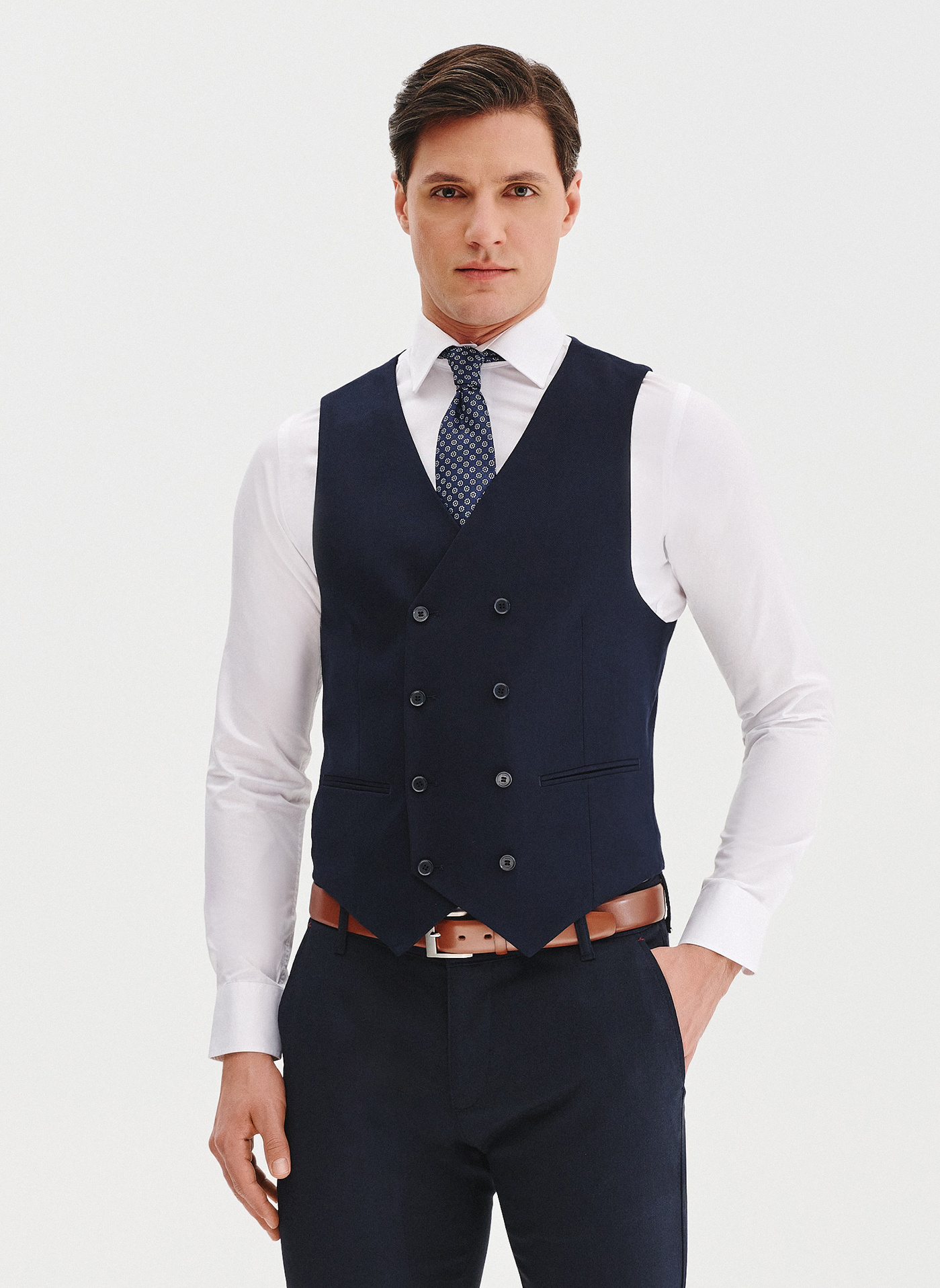 PAKO LORENTE –Granatowa dwurzędowa kamizelka męska