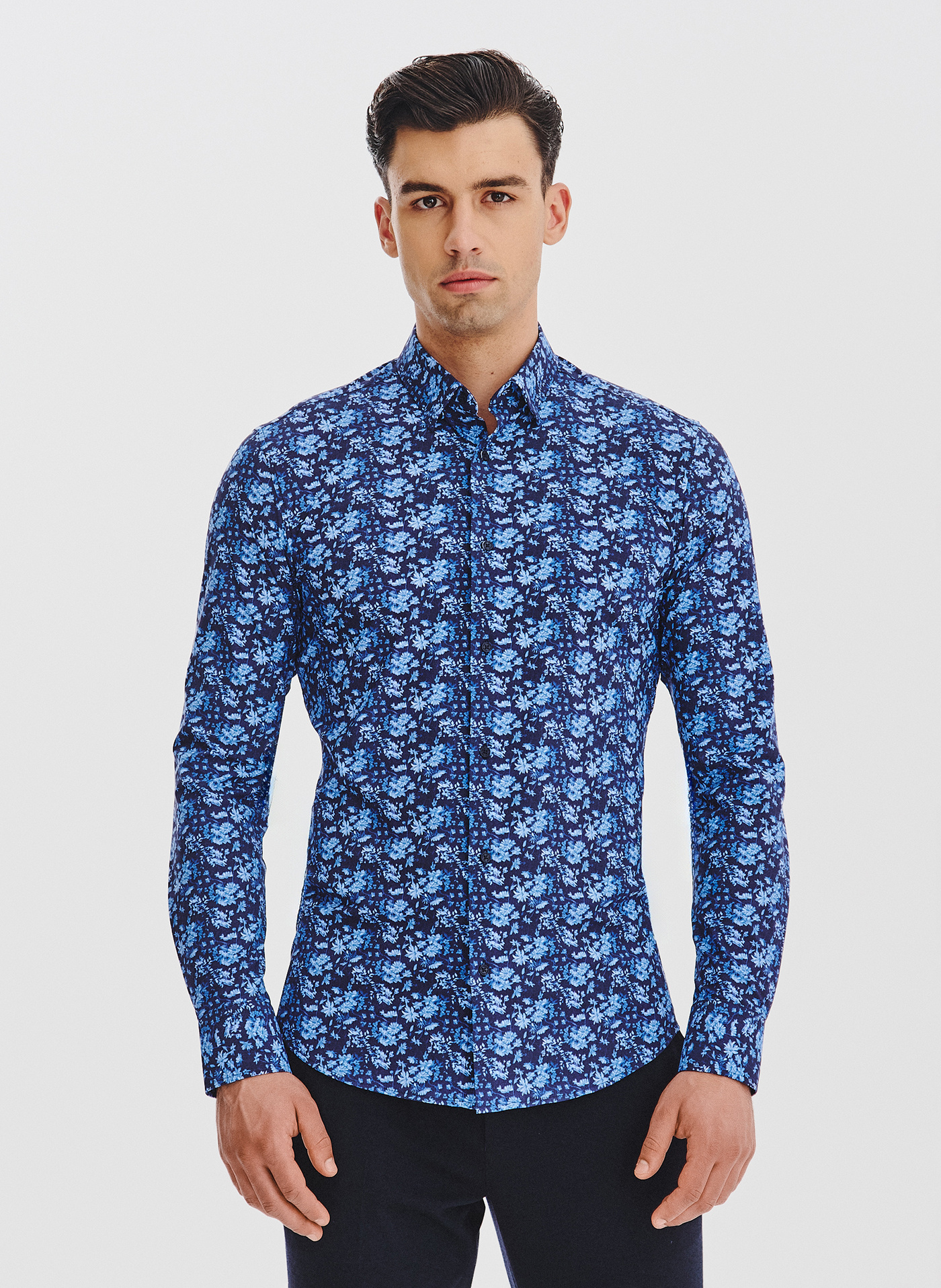 PAKO LORENTE – Granatowa dzianinowa koszula w kwiaty