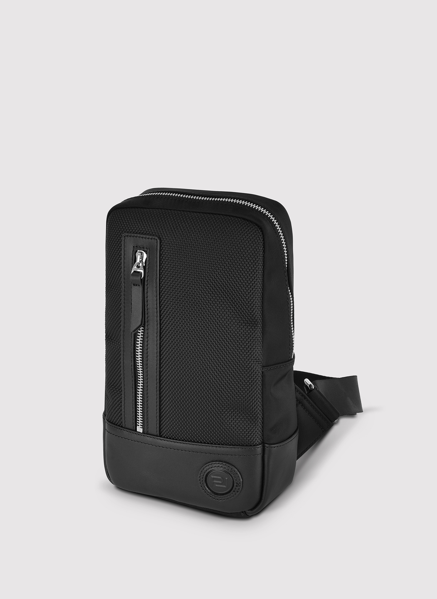 PAKO LORENTE – Czarna torba saszetka na ramię