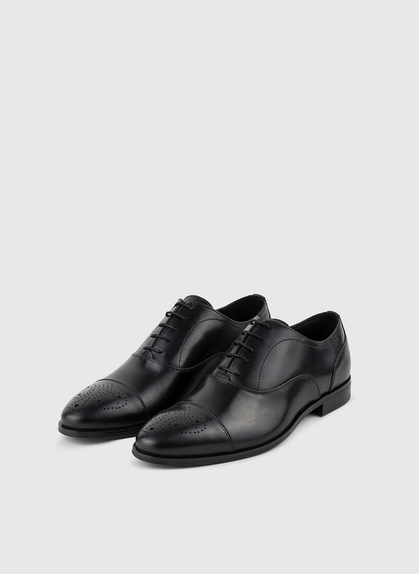 PAKO LORENTE – Czarne buty męskie typu brogsy