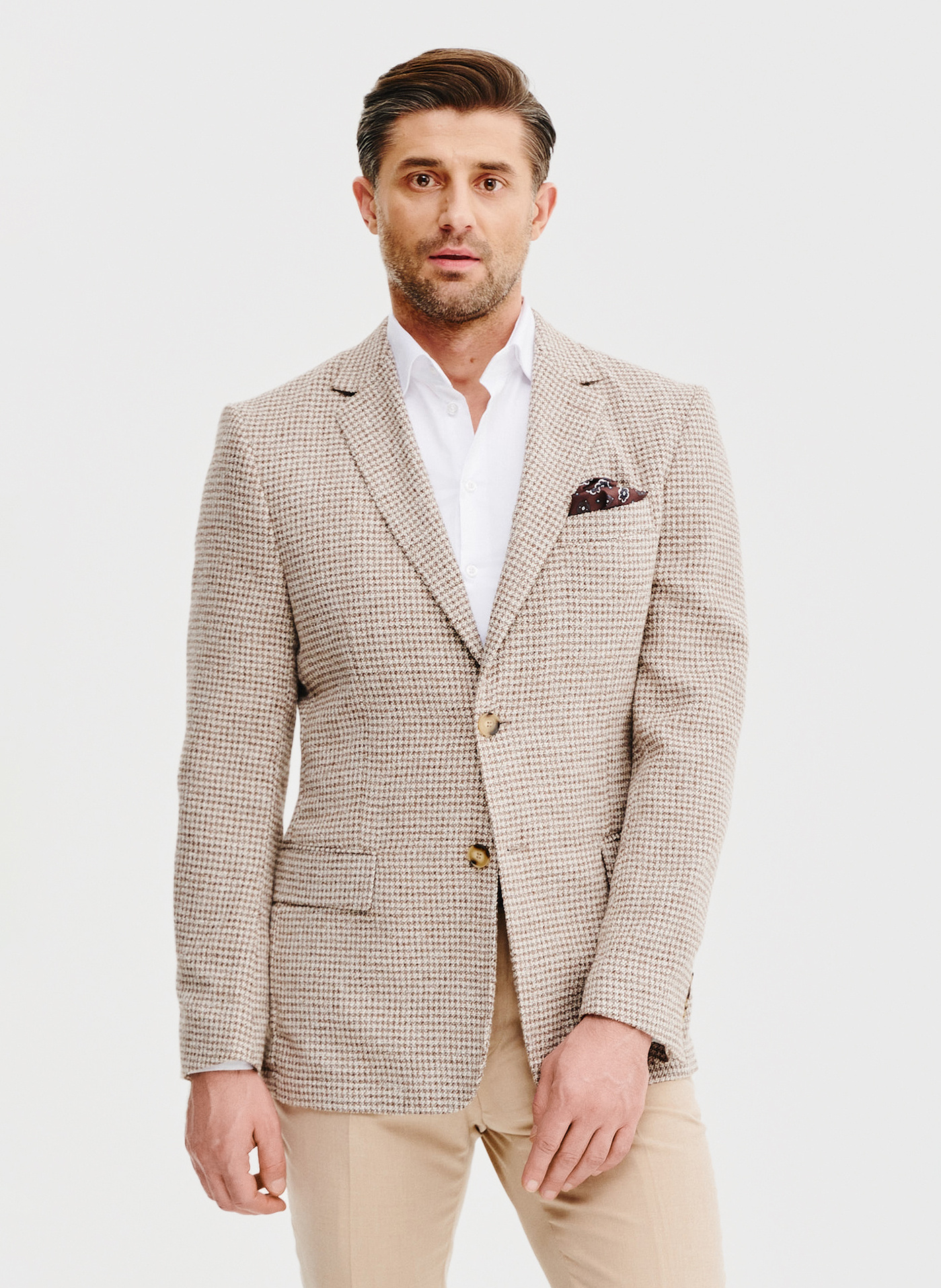 Brązowa marynarka w pepitkę